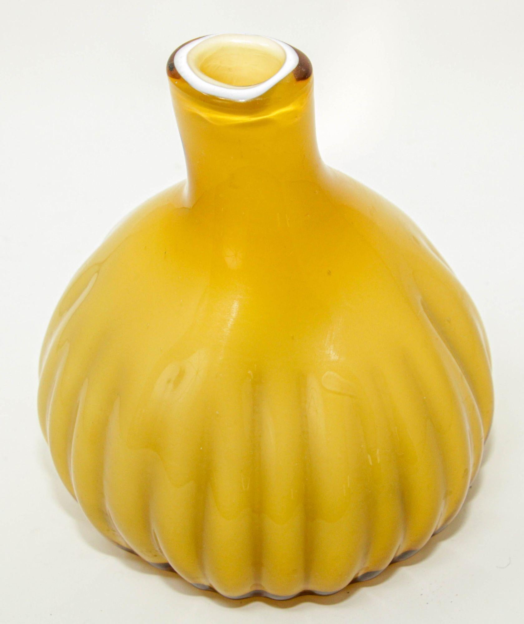 Italian Murano Hand Blown Art Glass Vase Yellow In Good Condition For Sale In North Hollywood, CA