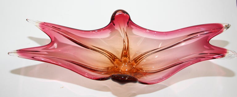 Large 21 inches, Archimede Seguso Amber, Red to Pink Murano handblown Art Glass Sommerso Centerpiece.
Giant and highly decorative pulled glass centerpiece attributed to Archimede Seguso. 
Beautifully shaped elongated Murano glass bowl in Red,