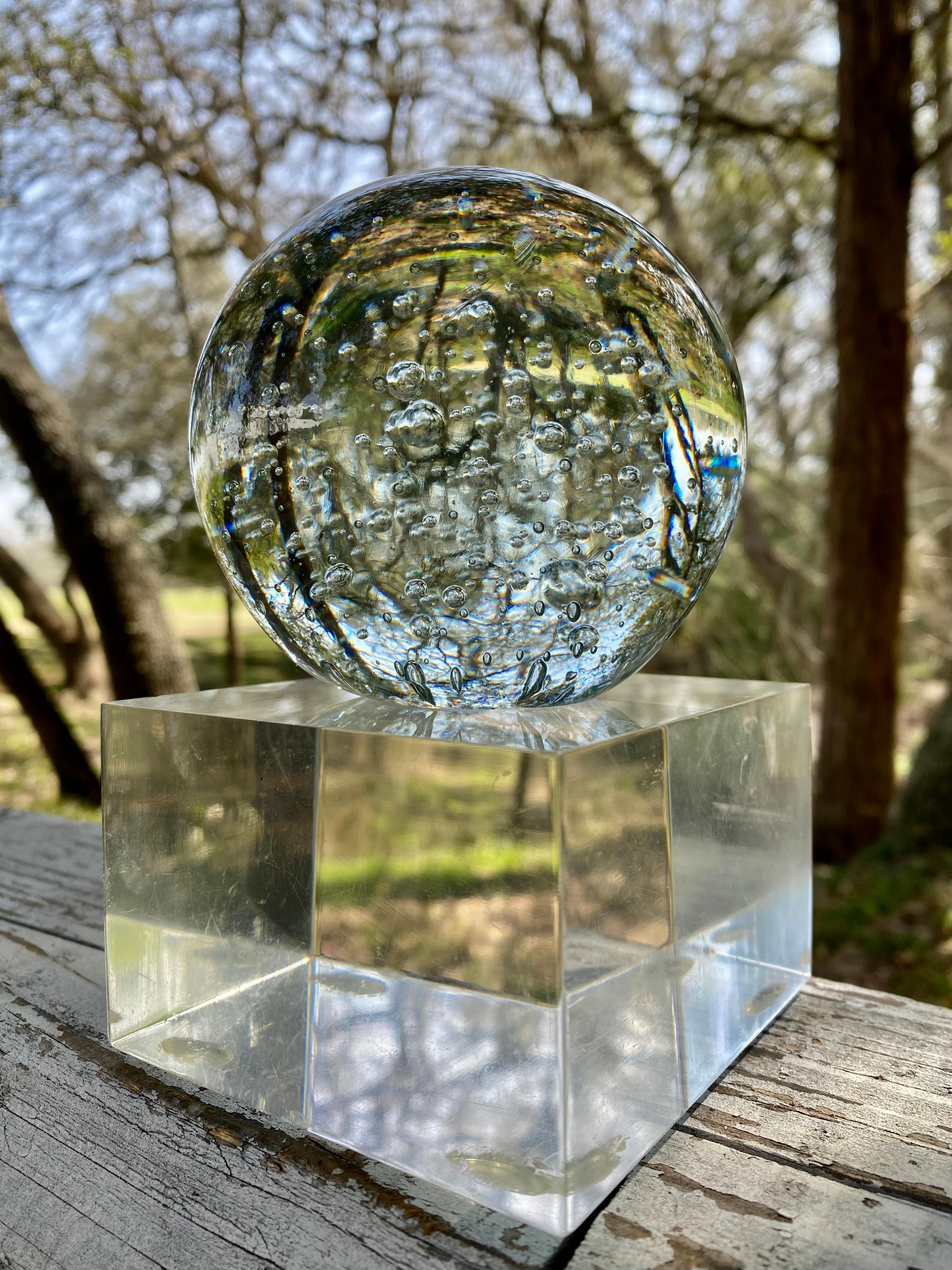 Verre Presse-papiers sphériques italiens de Murano à bulles internes en vente