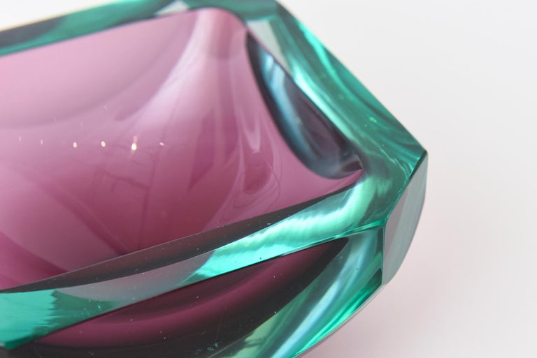Late 20th Century Murano Jewel Toned Emerald Green and Purple Faceted Glass Bowl Vintage Italian For Sale