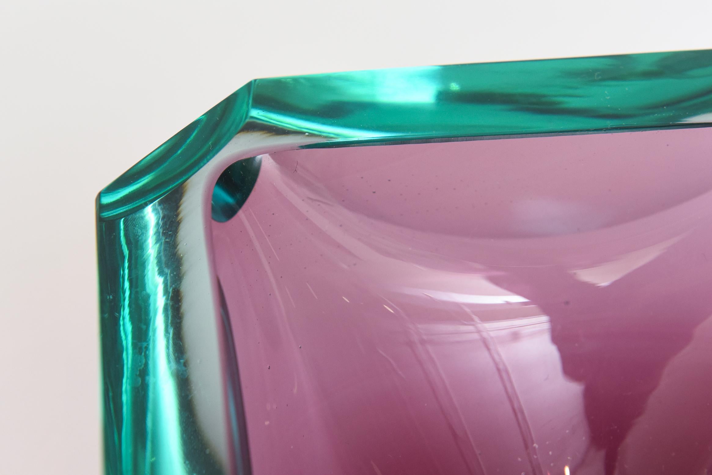 Murano Mandruzzato Jewel Toned Emerald Green, Purple Faceted Glass Bowl Italian In Good Condition For Sale In North Miami, FL