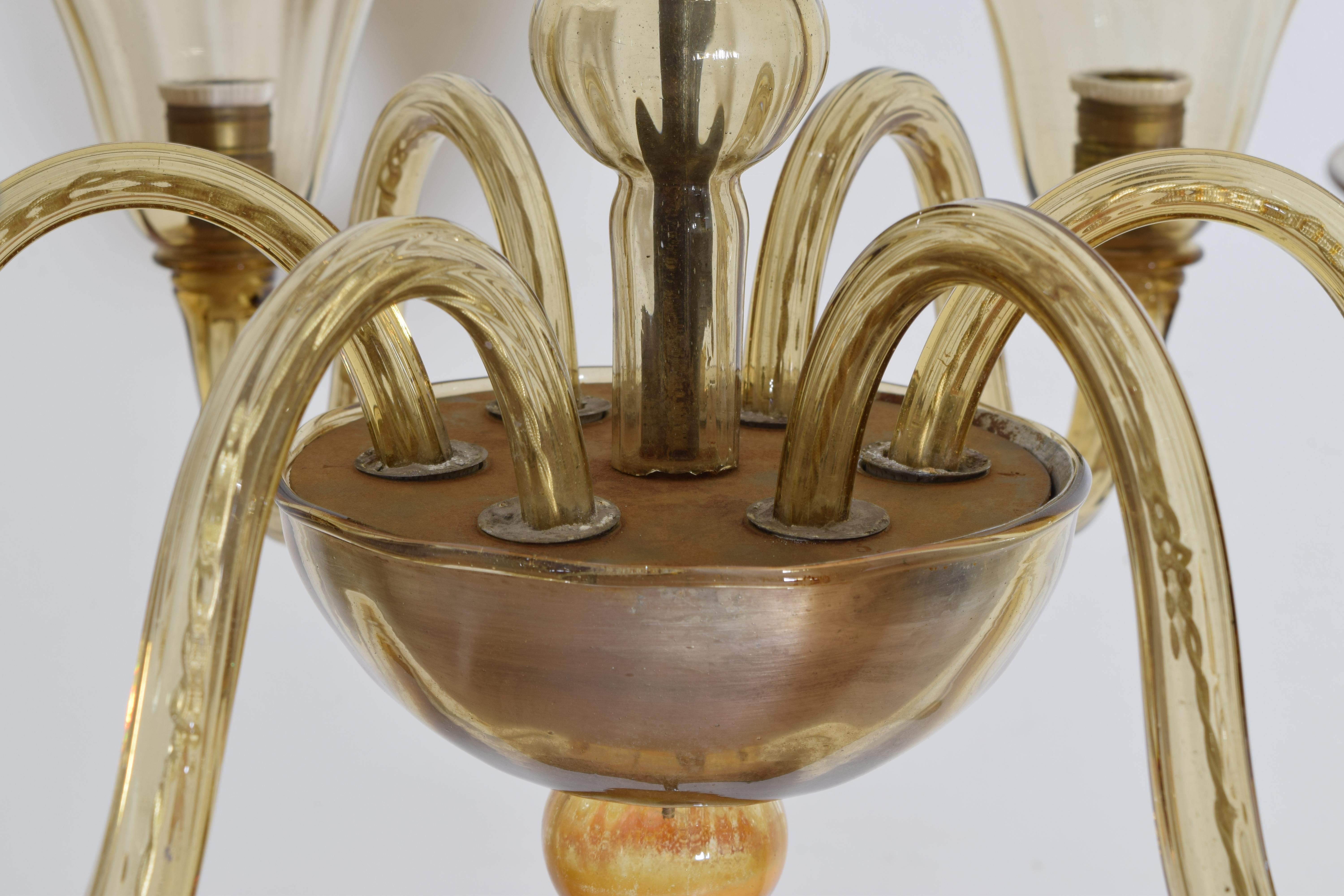 Italian, Murano, Light Amber Blown Glass 6-Light Chandelier, Mid-20th century For Sale 2