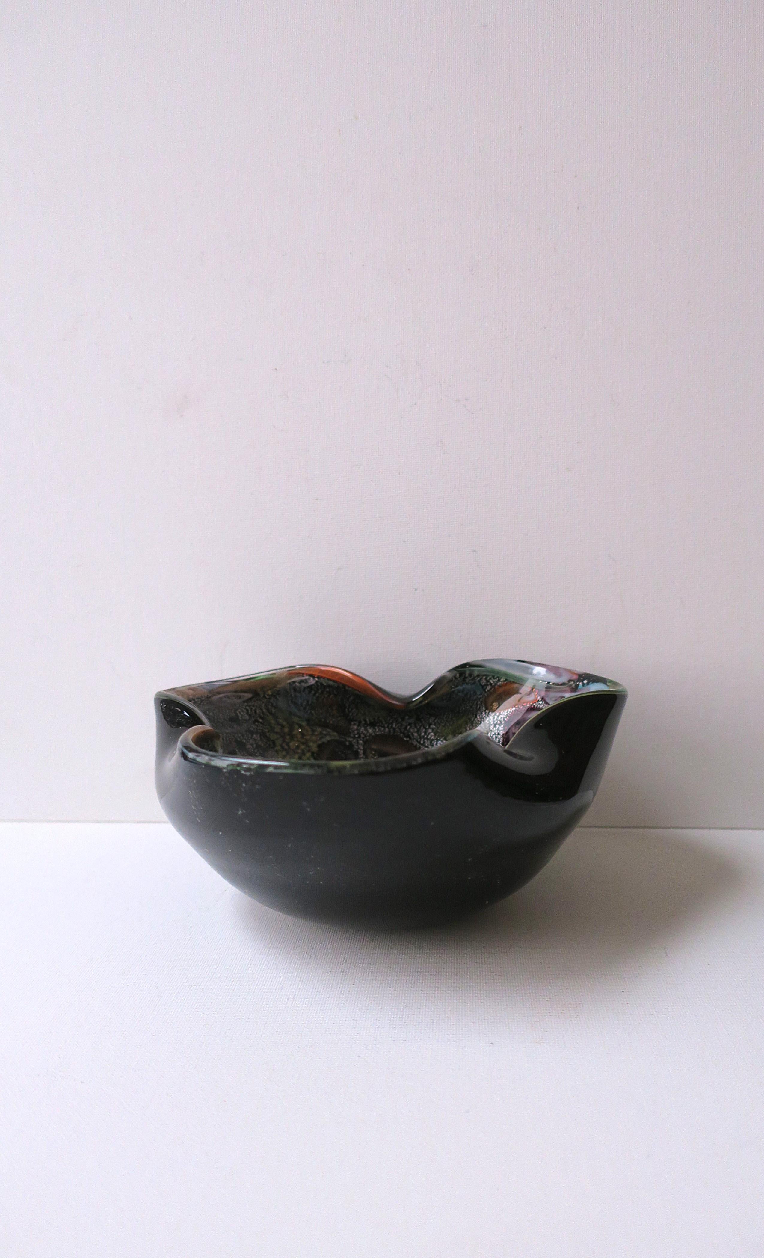 Vetro di Murano Ciotola in vetro artistico italiano di Murano Millefiori Attribuita a Dino Martens, circa anni '60 in vendita