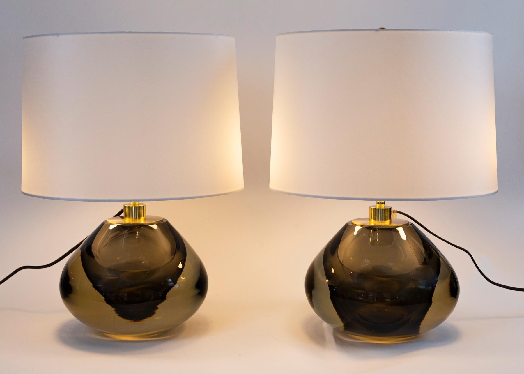 Laiton Lampe globe en forme de poire, contemporaine, italienne Murano Modern Sommerso en vente