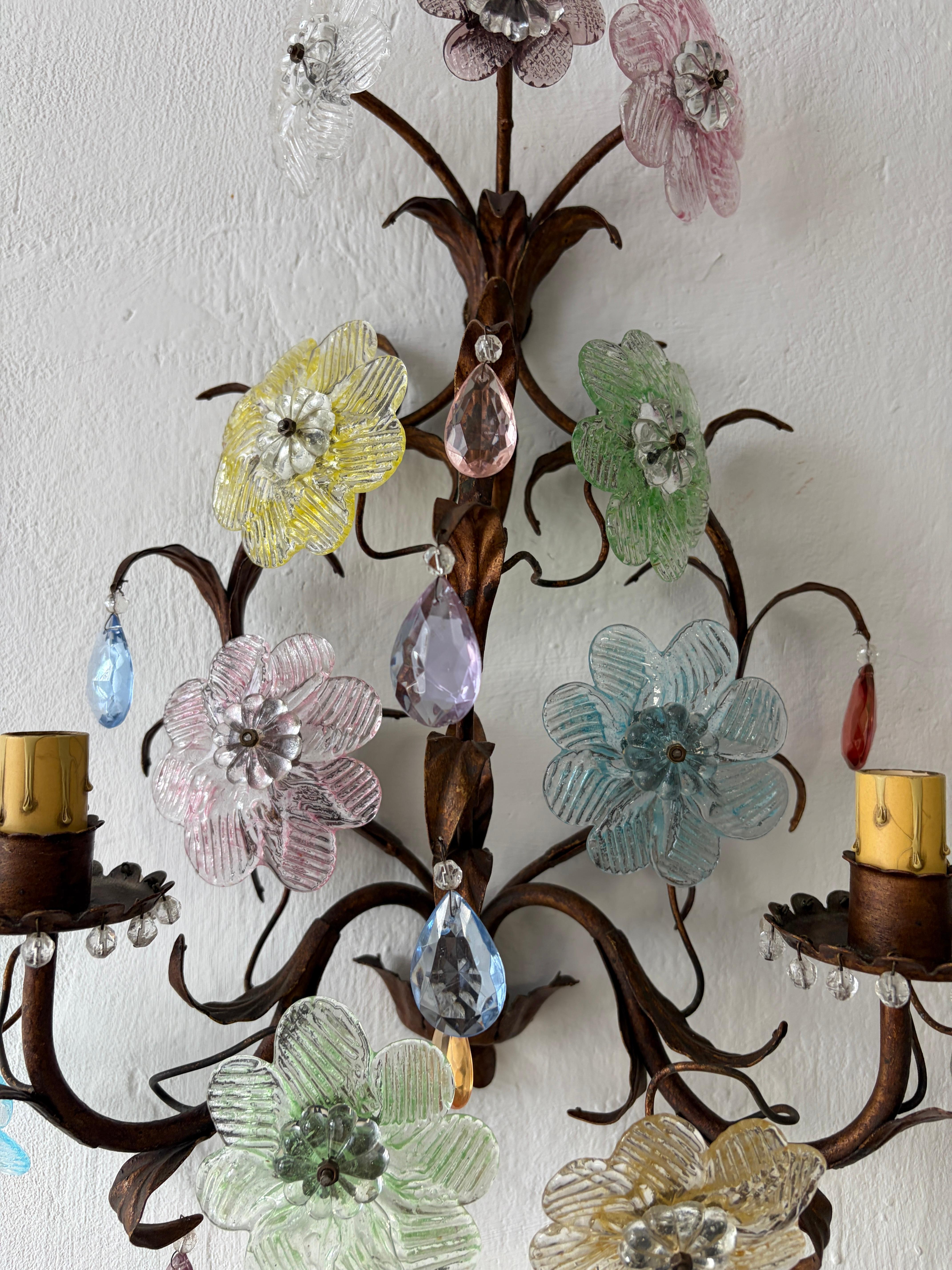 Italian Murano Multicolor Prisms Flowers Gilt Metal Sconces, c 1930 en venta 5