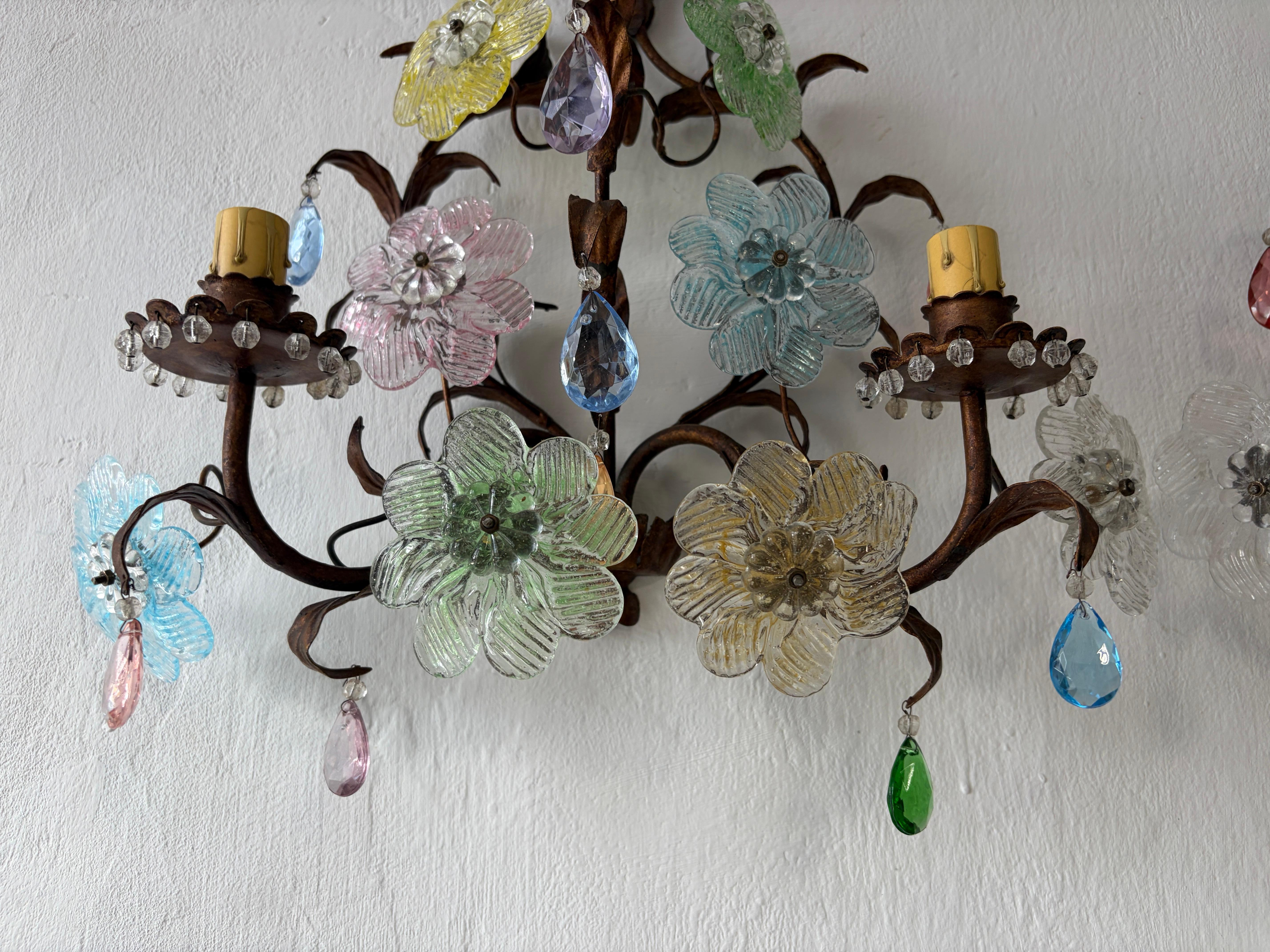 Italian Murano Multicolor Prisms Flowers Gilt Metal Sconces, c 1930 en venta 6