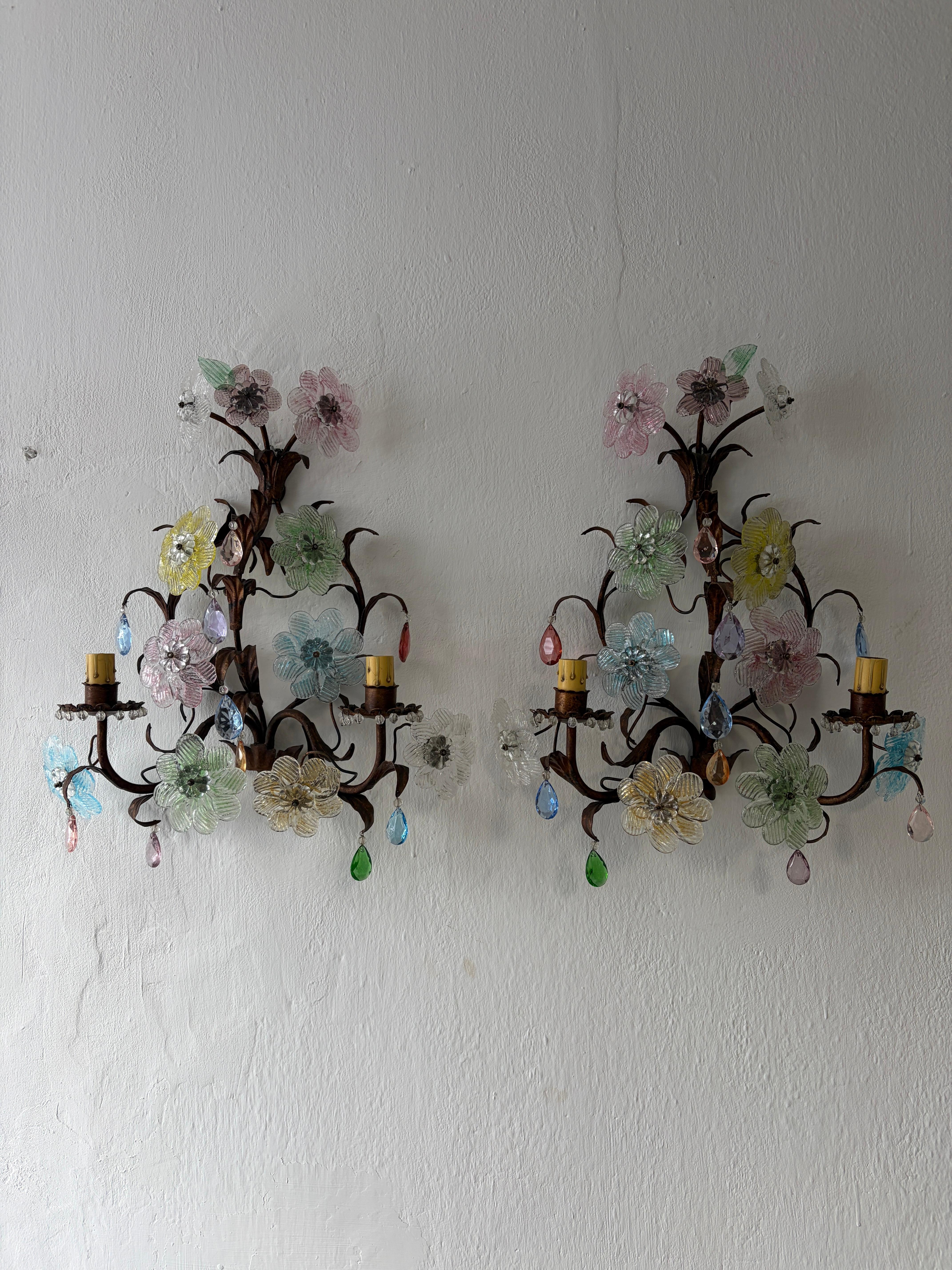 Italian Murano Multicolor Prisms Flowers Gilt Metal Sconces, c 1930 en venta 7