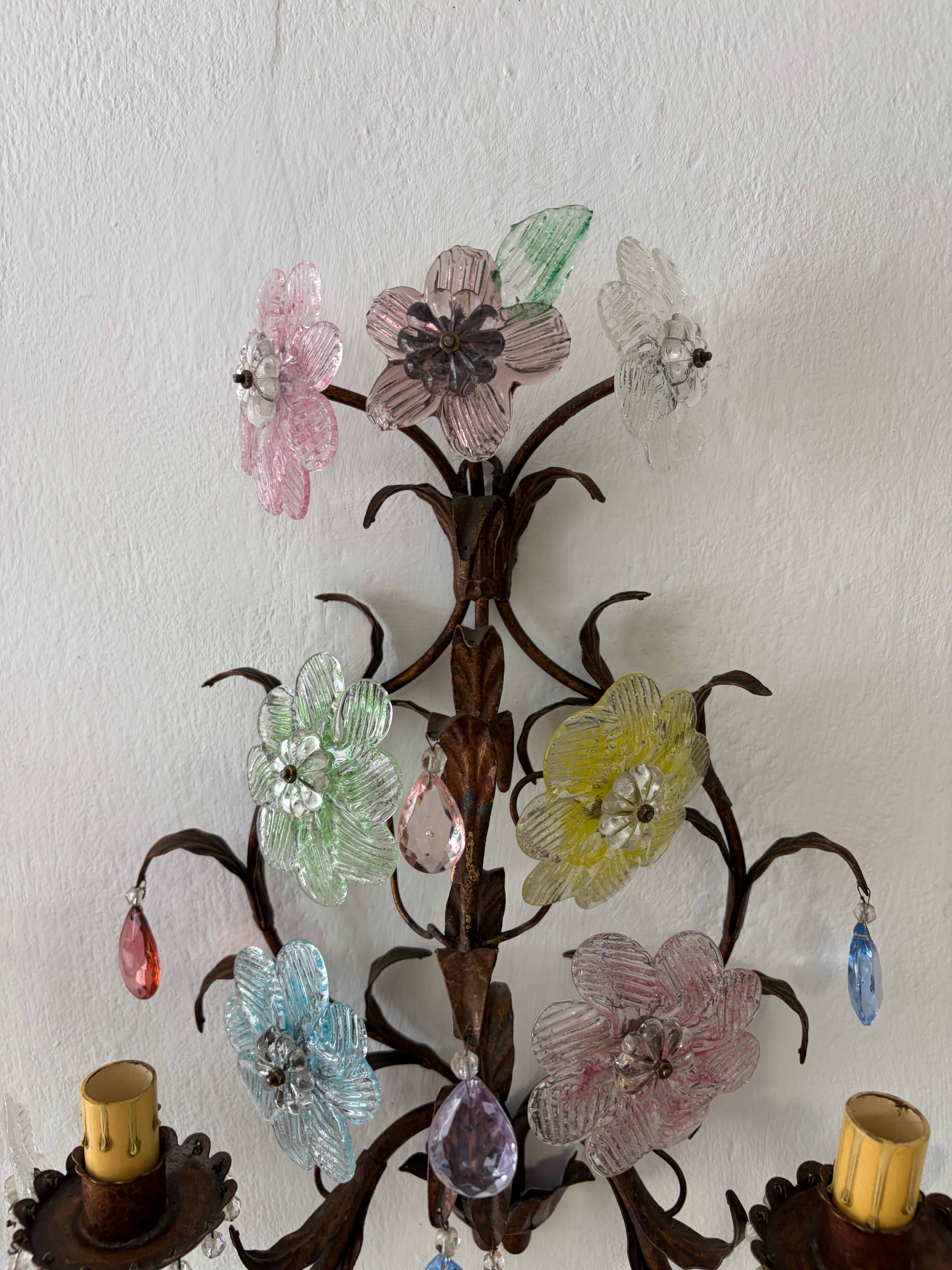 Italian Murano Multicolor Prisms Flowers Gilt Metal Sconces, c 1930 en venta 8