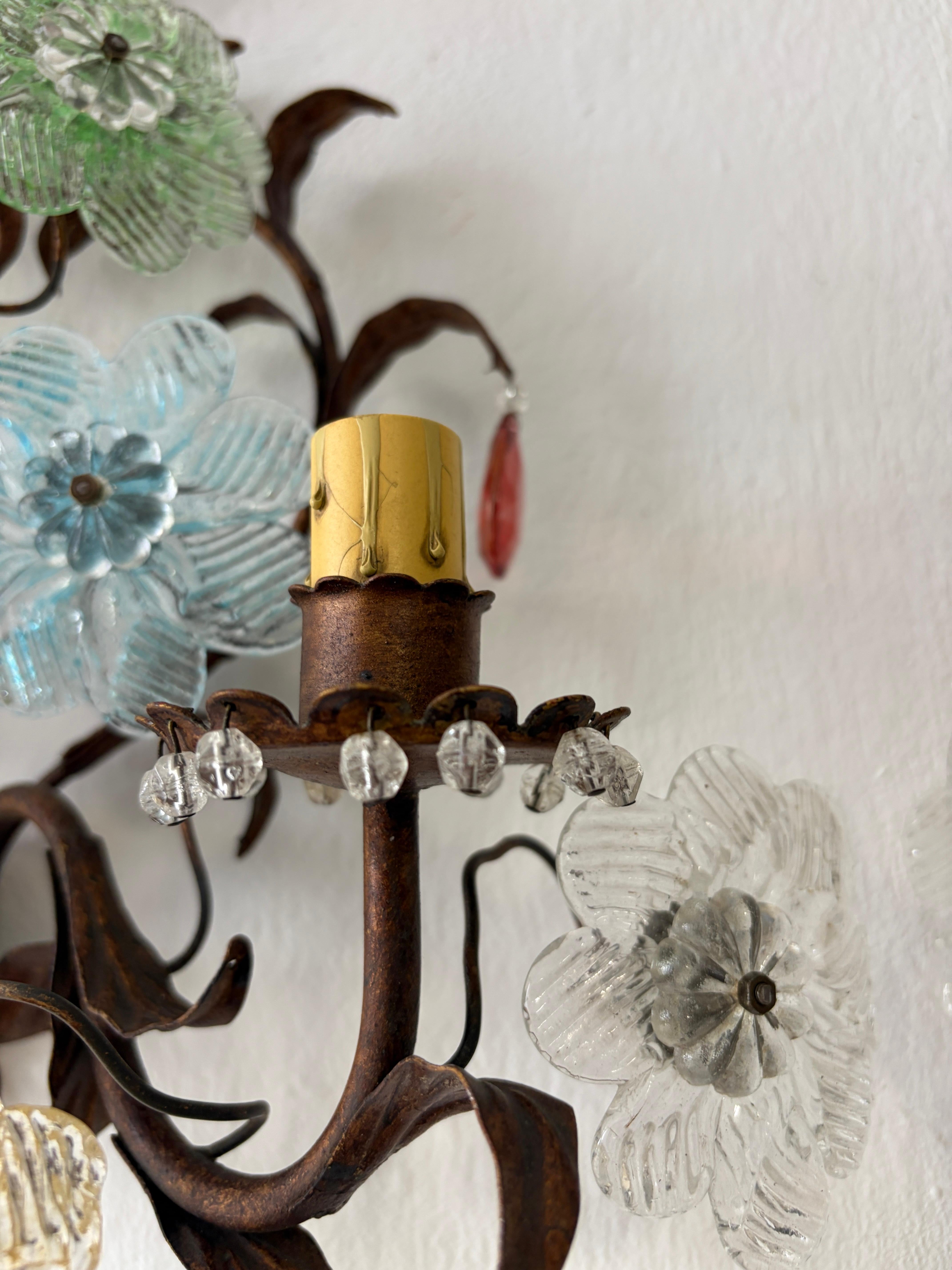 Italian Murano Multicolor Prisms Flowers Gilt Metal Sconces, c 1930 en venta 9