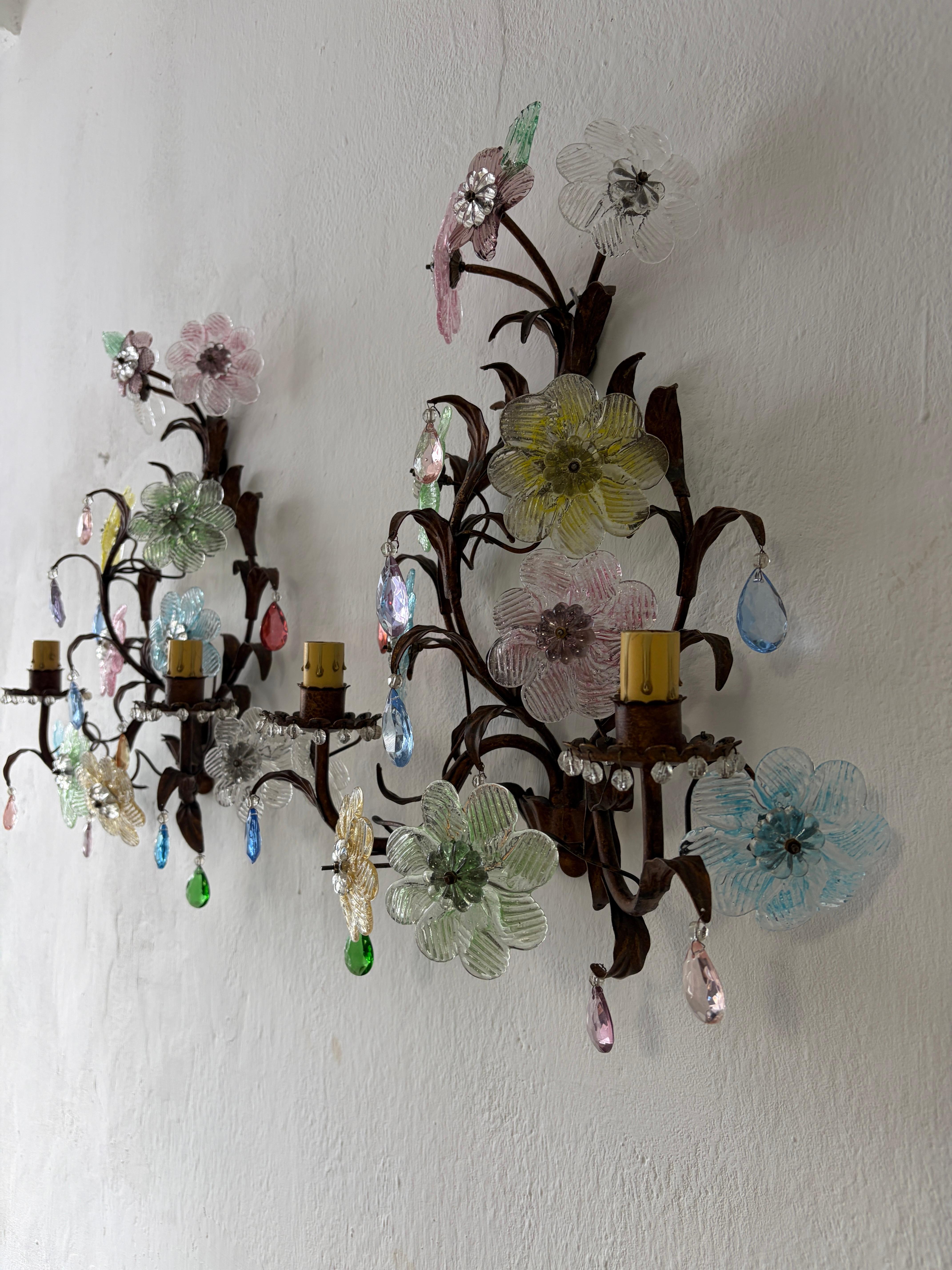 Italian Murano Multicolor Prisms Flowers Gilt Metal Sconces, c 1930 Italiano en venta