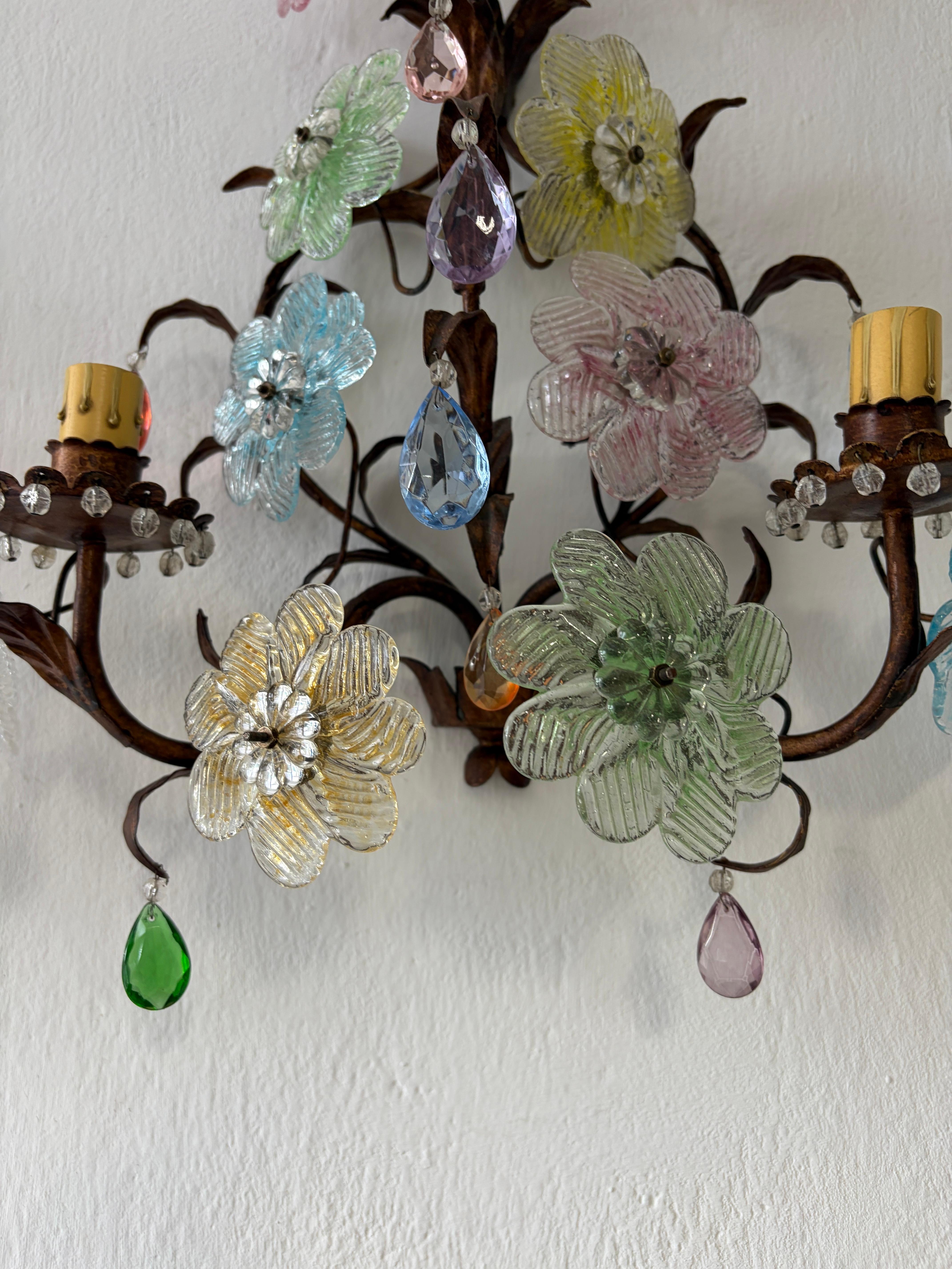 Italian Murano Multicolor Prisms Flowers Gilt Metal Sconces, c 1930 en venta 2