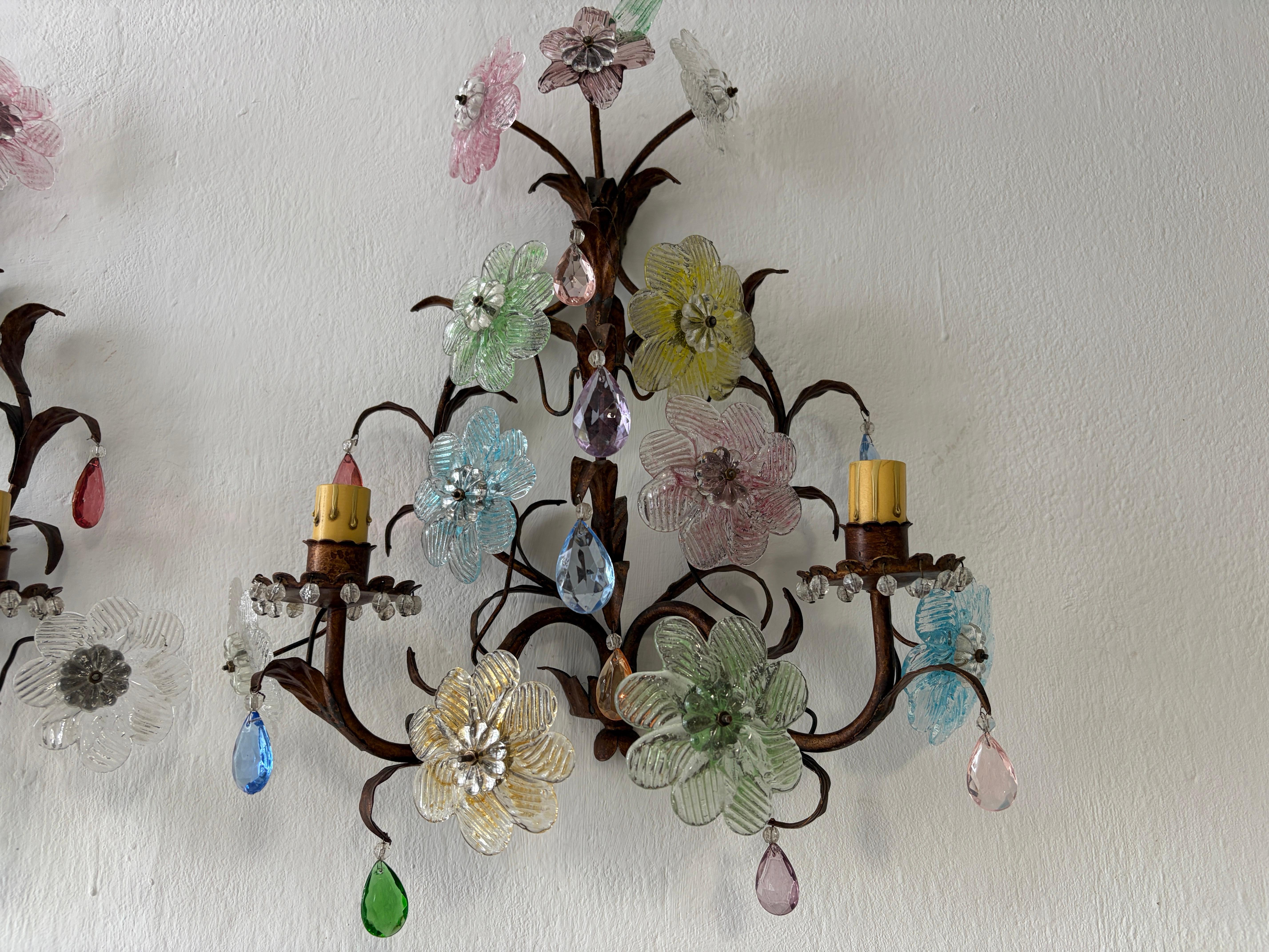 Italian Murano Multicolor Prisms Flowers Gilt Metal Sconces, c 1930 en venta 3
