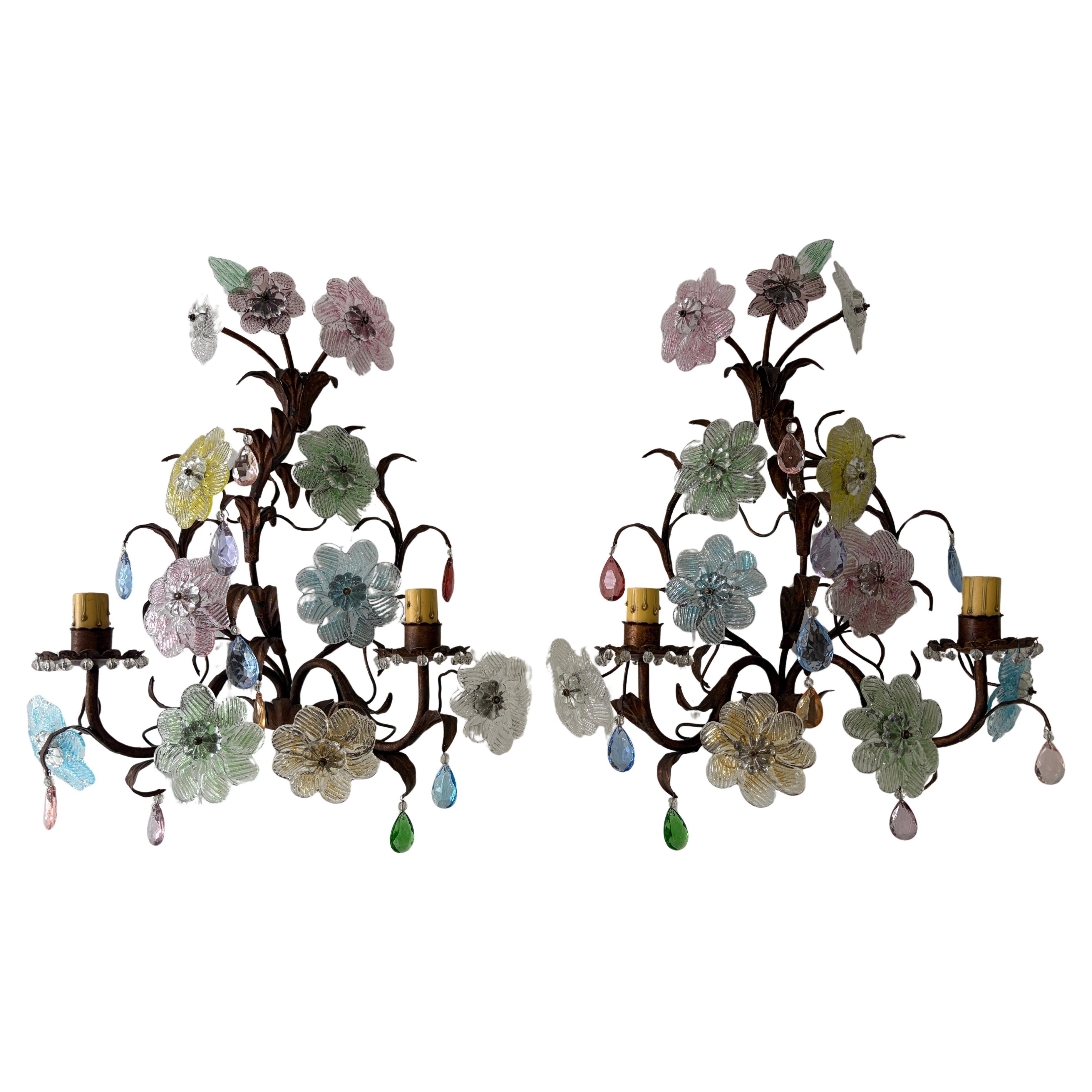 Italian Murano Multicolor Prisms Flowers Gilt Metal Sconces, c 1930 en venta