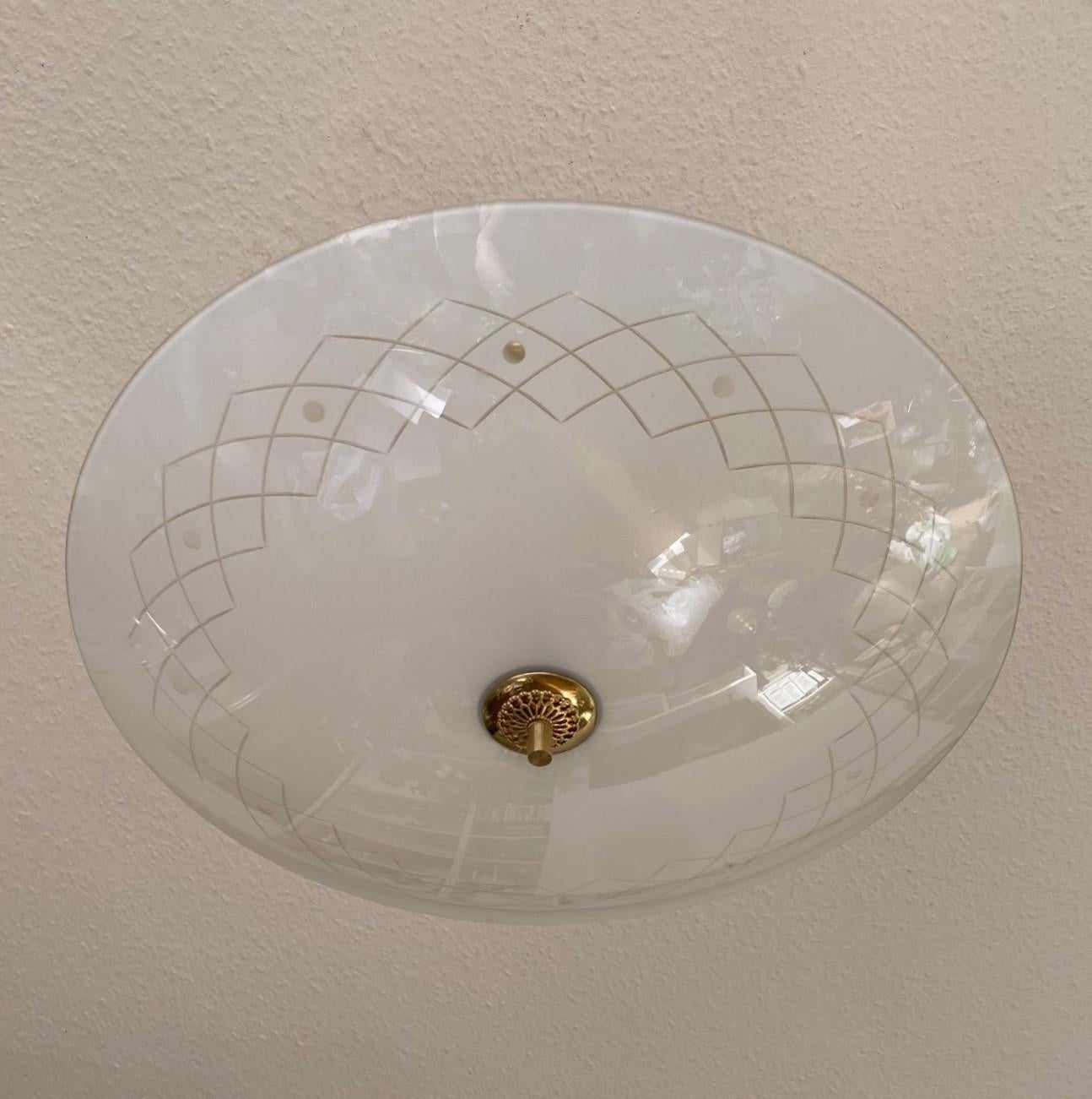 Lampadario in ottone di Murano in vetro opalescente attribuito a Luigi Brusotti, anni '40 In condizioni buone in vendita a Frankfurt am Main, DE