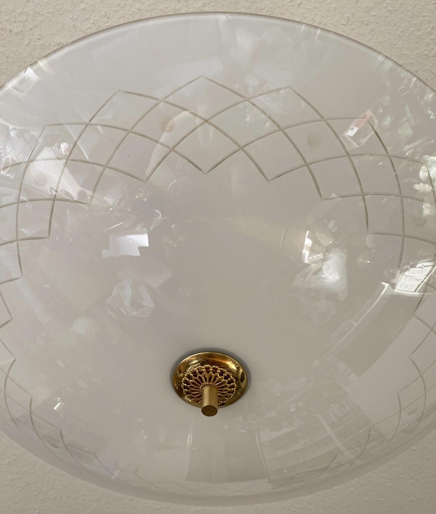 XX secolo Lampadario in ottone di Murano in vetro opalescente attribuito a Luigi Brusotti, anni '40 in vendita