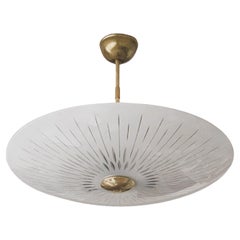 Plafoniera italiana di Murano in vetro opalescente e ottone in stile Fontana Arte, anni '50