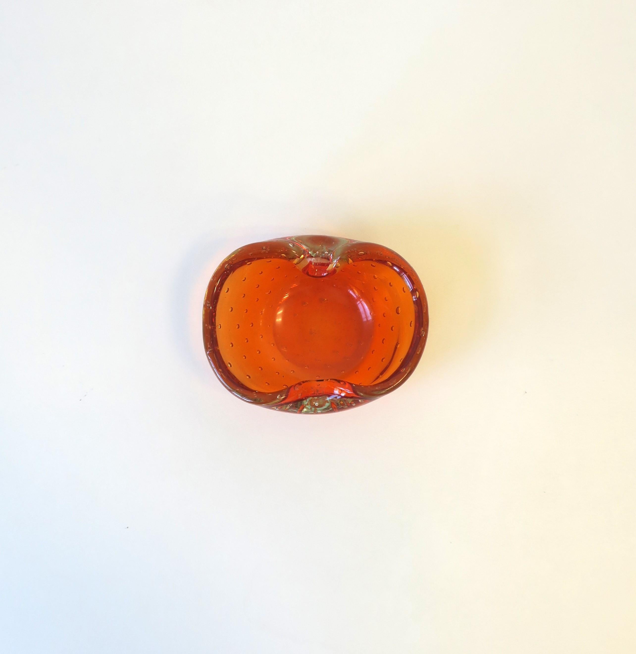 Cuenco de cristal artístico italiano de Murano naranja Moderno de mediados de siglo en venta