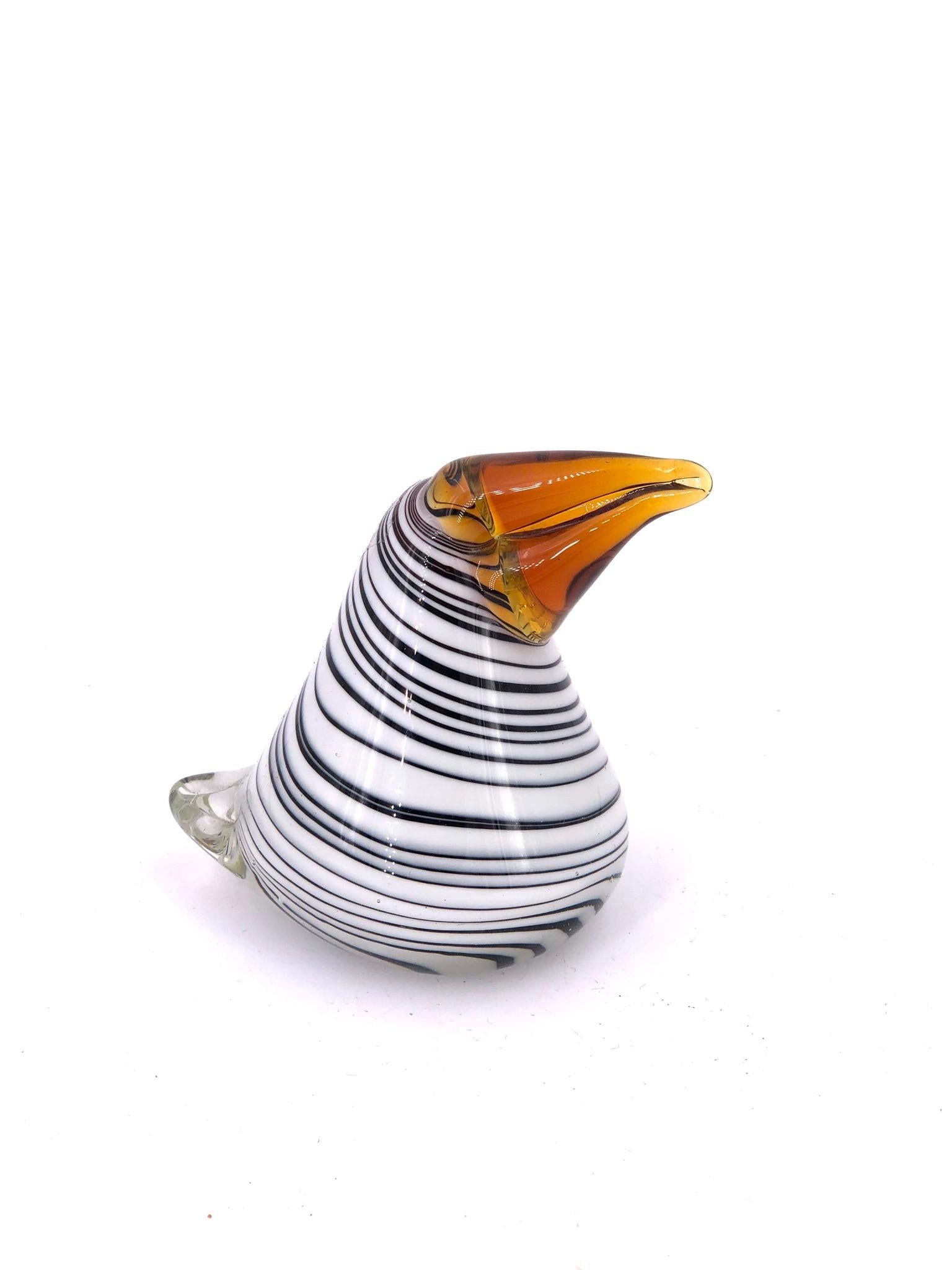 An incredible rare Murano Italian bird glass sculpture maybe a pelican or puffin, well-done piece in excellent condition.