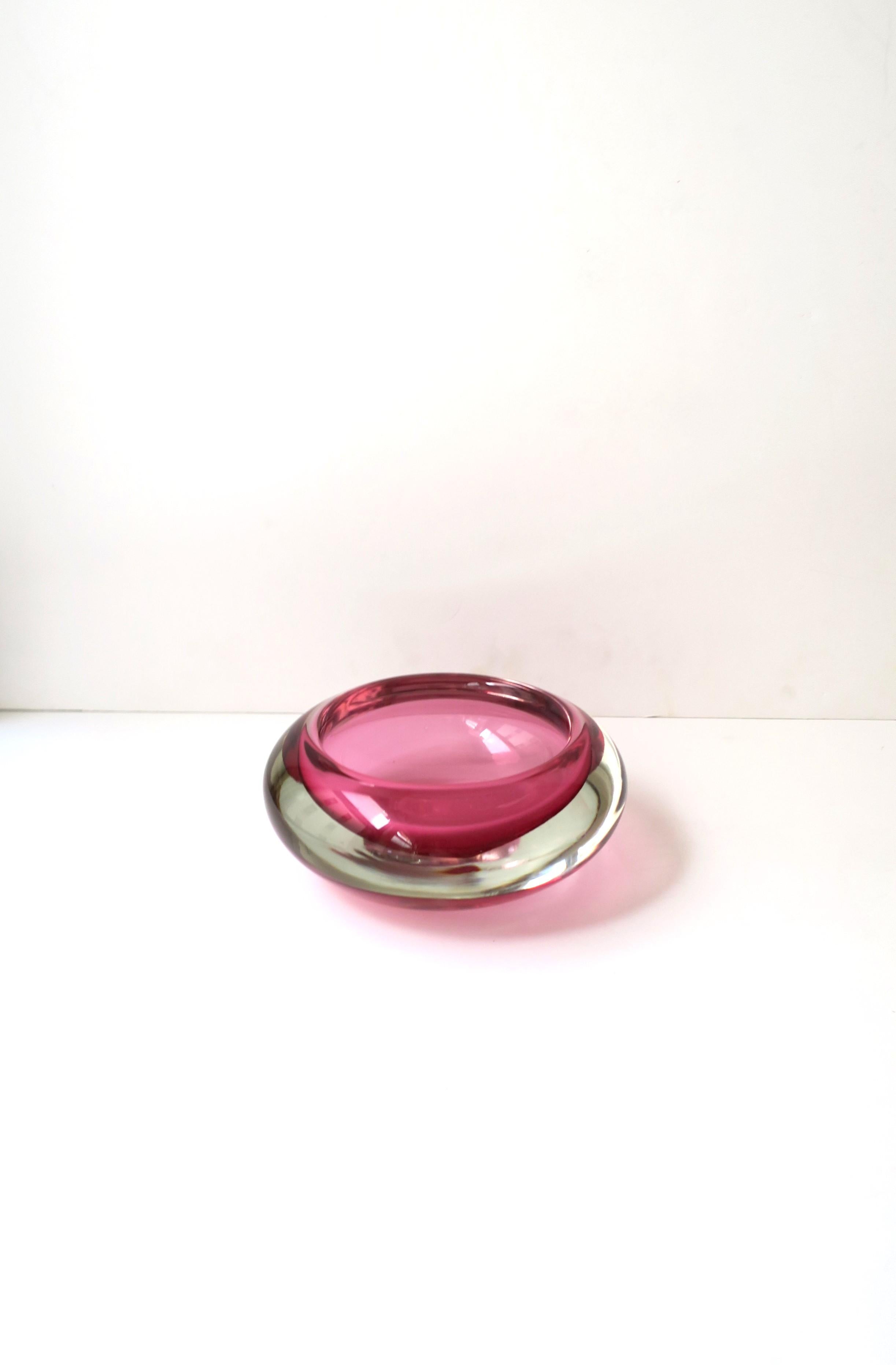 A beautiful and substantial pink and clear/transparent Italian Murano art glass bowl in the manner of designer Angelo Seguso, circa mid-20th century, Italy. Bowl is round in clear/transparent and pink Murano art glass. A great piece for a cocktail