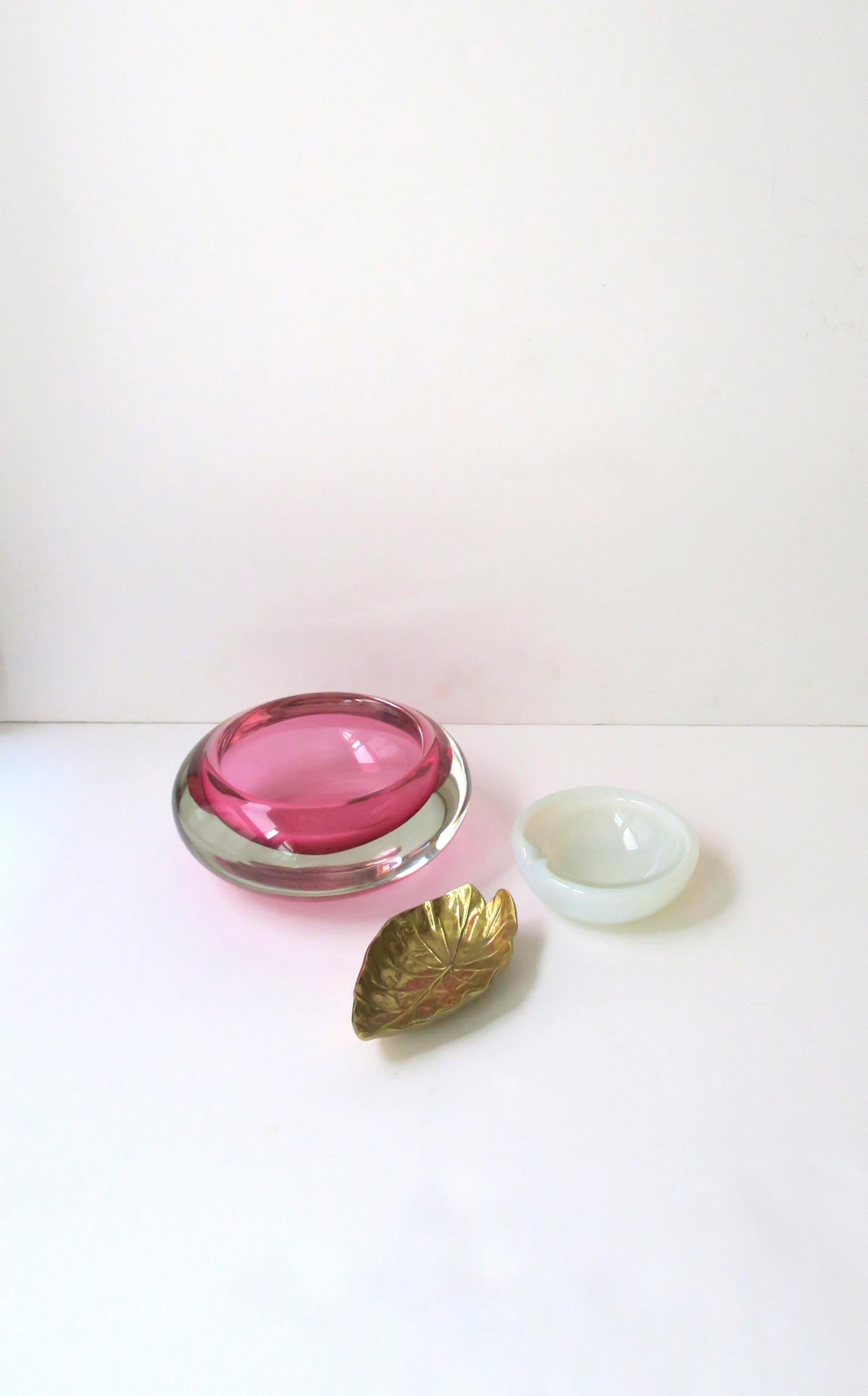 Italian Murano Pink and Clear Art Glass Bowl or Catchall after Seguso  For Sale 4
