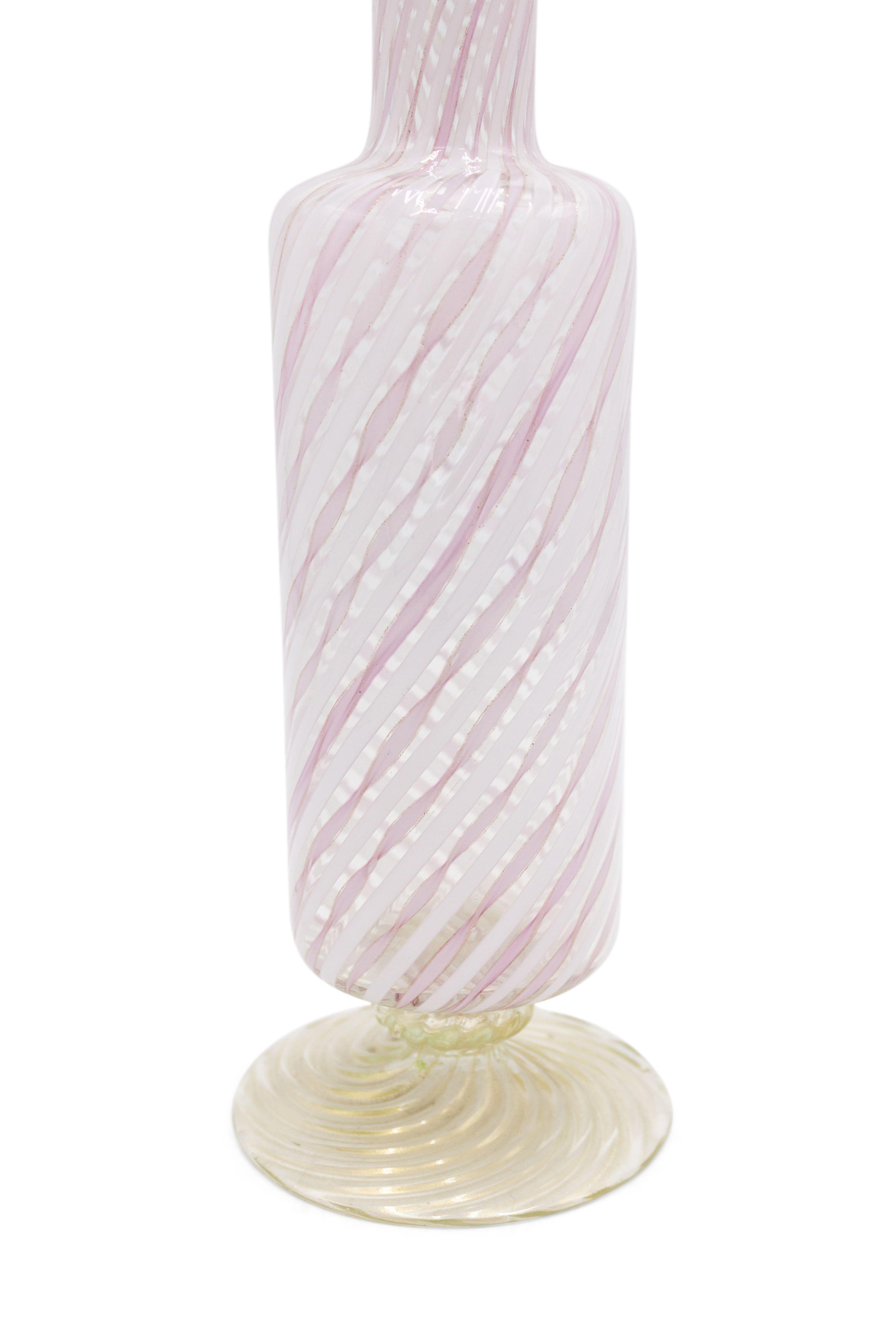 Fait main Carafe italienne Murano rose et blanc en vente