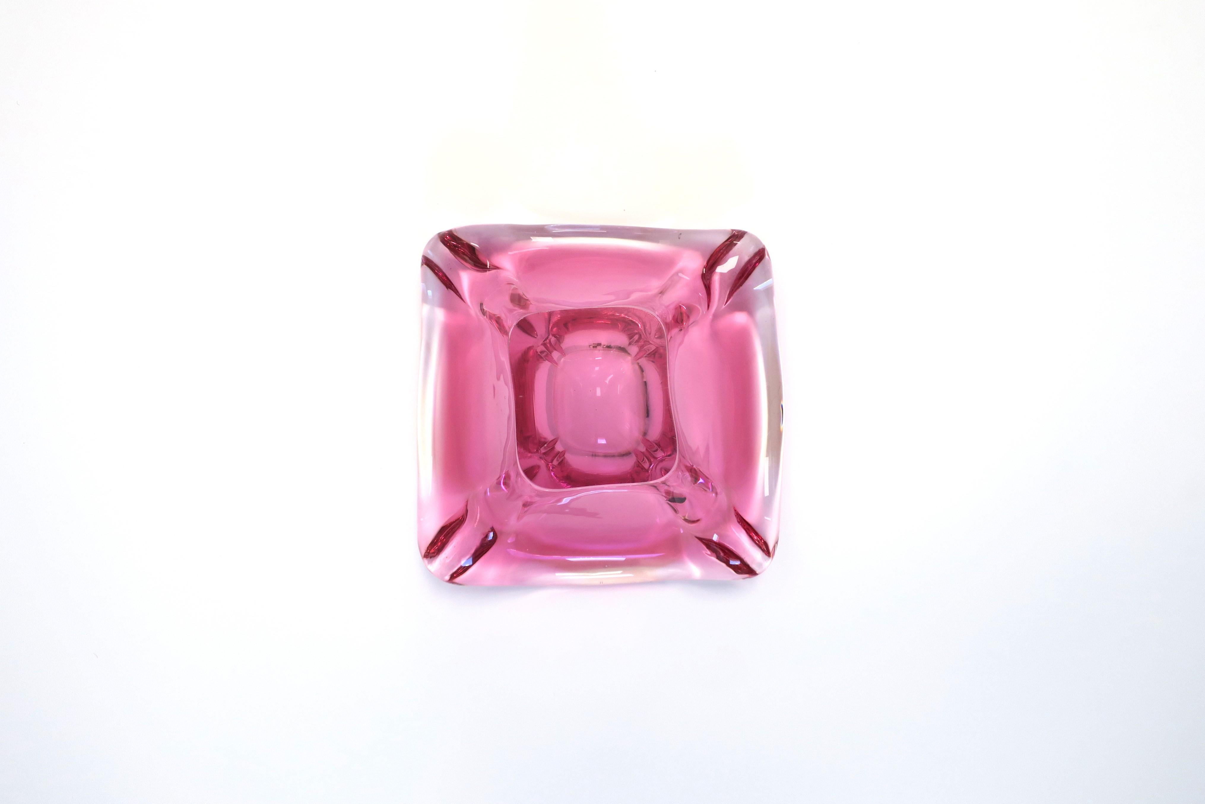 Bol ou cendrier italien en verre d'art rose de Murano en vente 6