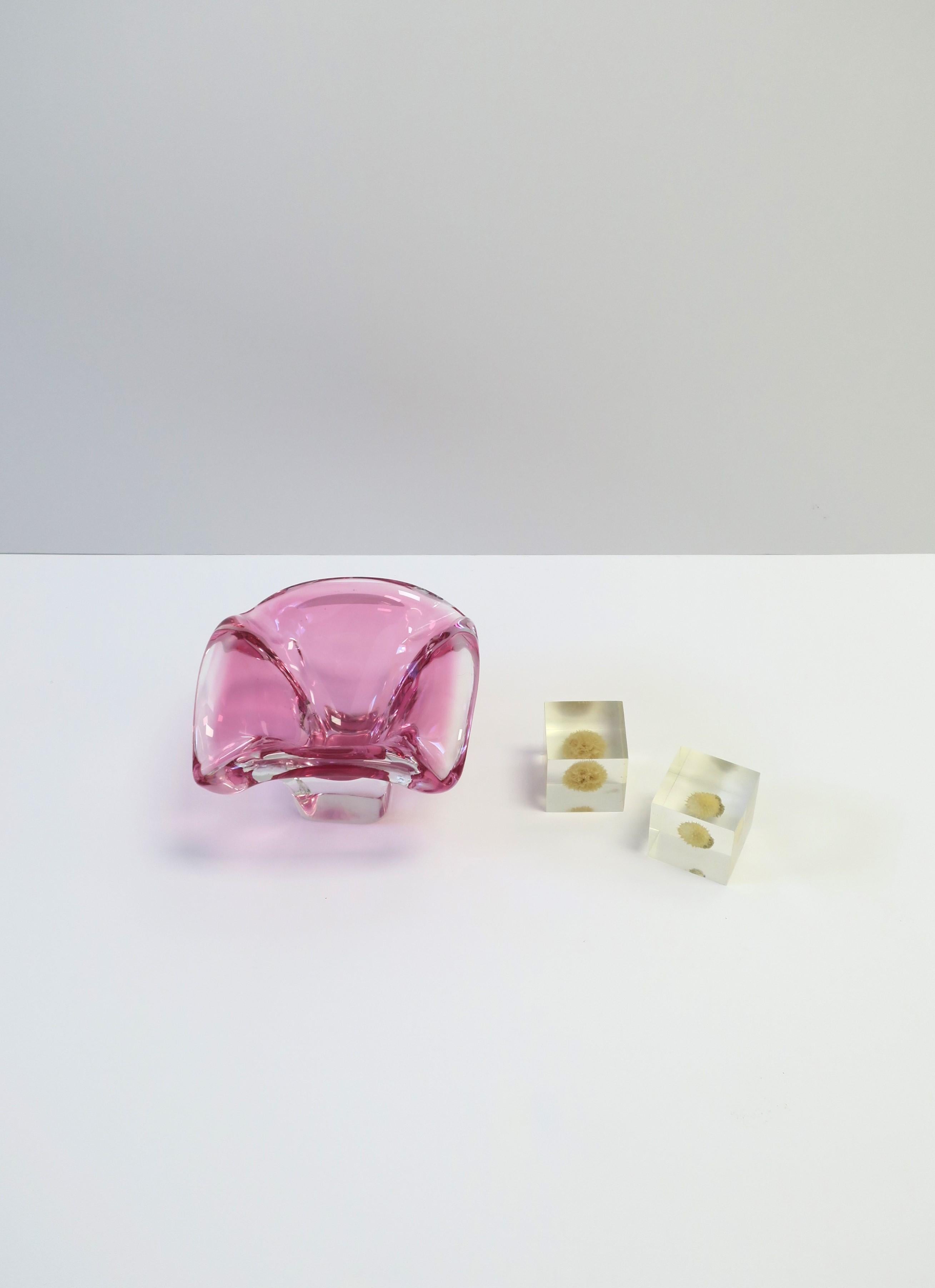 Italienische Muranoglasschale oder Aschenbecher aus rosa Kunstglas im Angebot 4