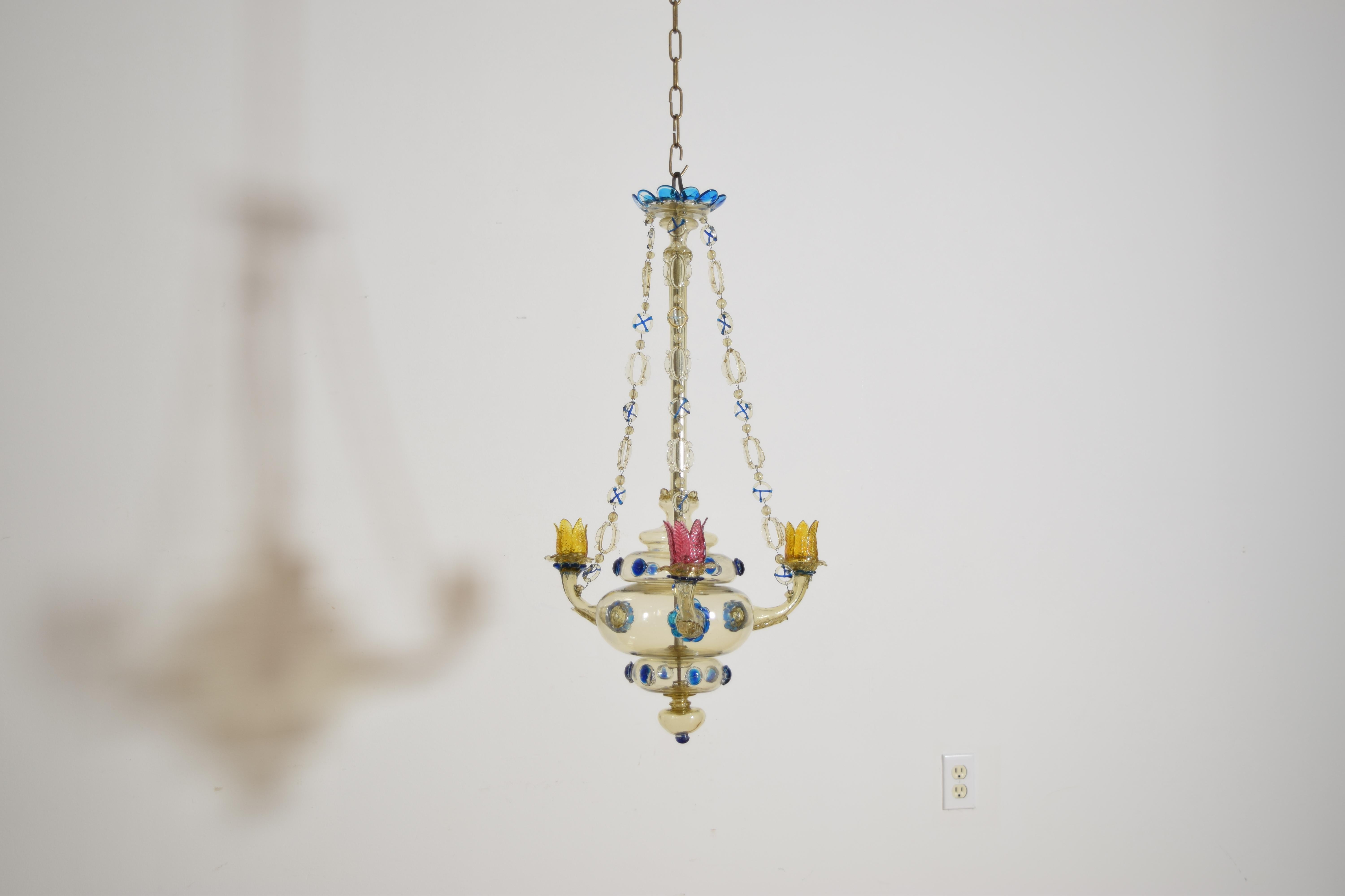 Araña colgante de 3 luces, italiana, de Murano, rara, de vidrio soplado y coloreado, ca. 1900 Italiano en venta