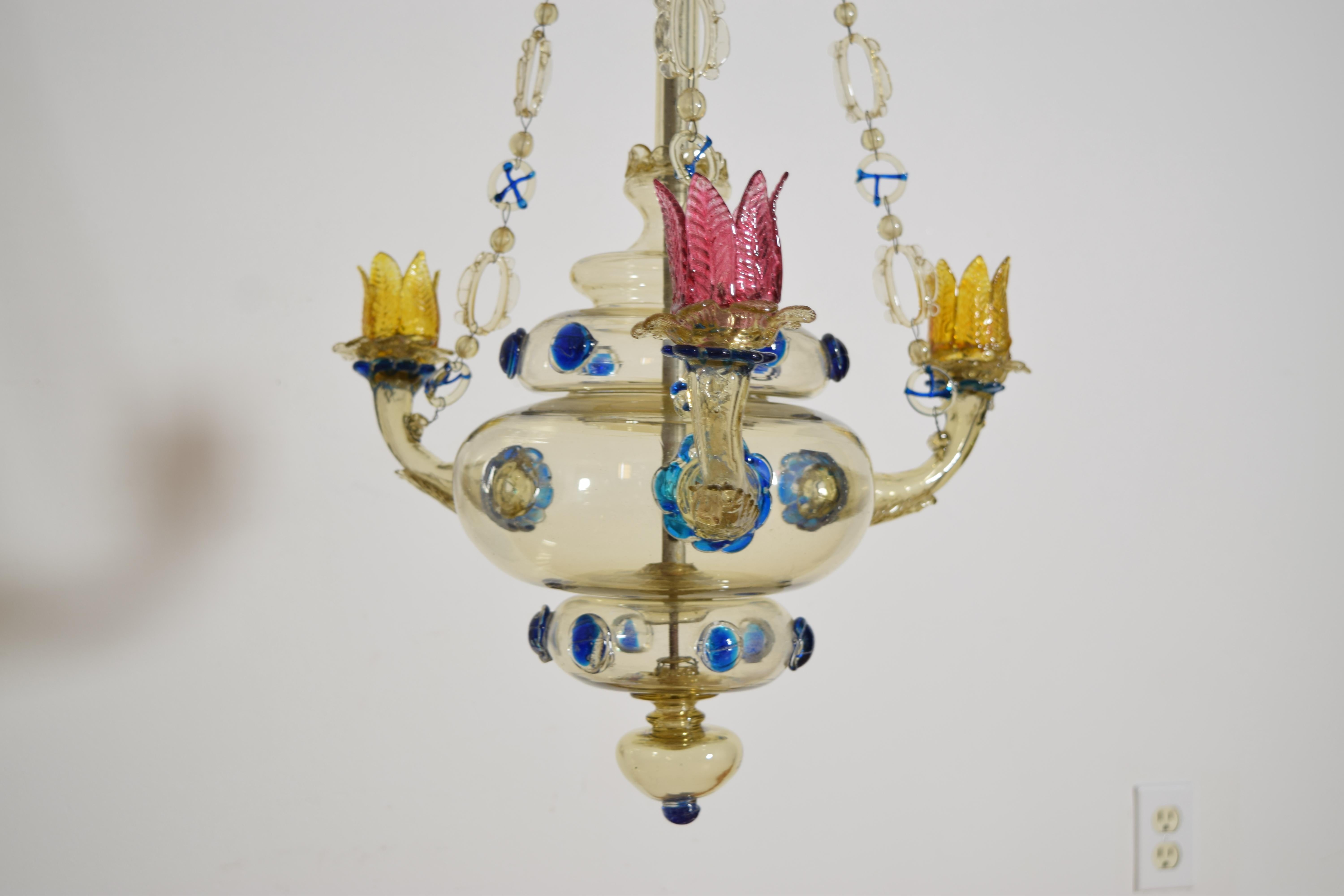 Araña colgante de 3 luces, italiana, de Murano, rara, de vidrio soplado y coloreado, ca. 1900 en venta 2