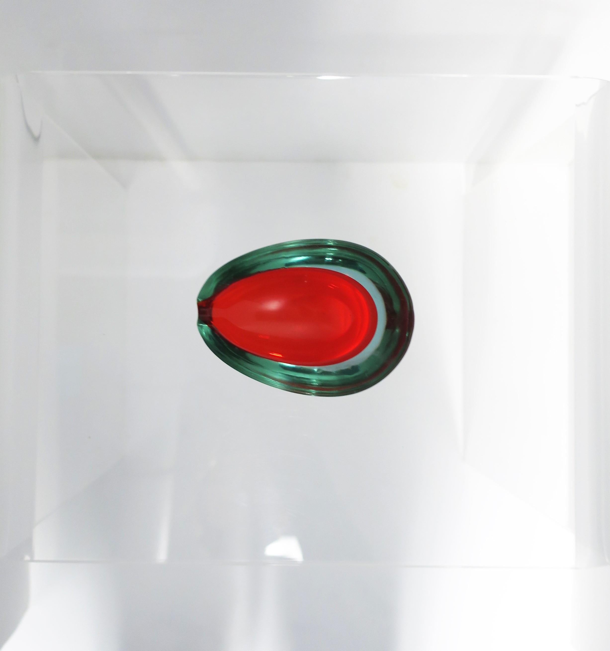 Italienische Schale oder Aschenbecher aus rotem Murano-Kunstglas im Angebot 2