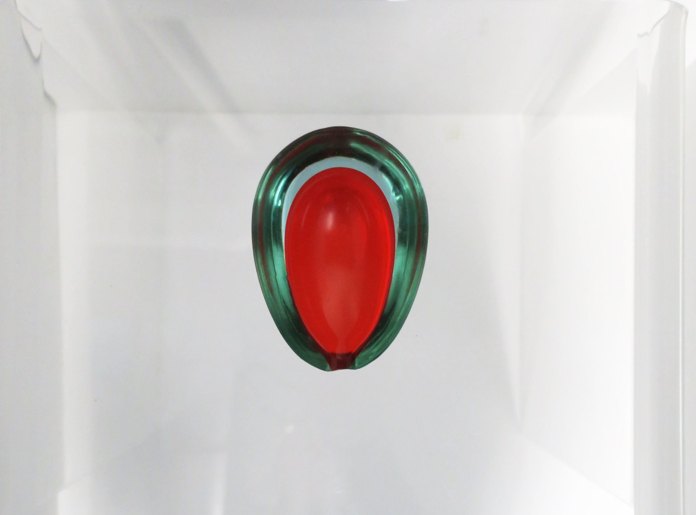 Italienische Schale oder Aschenbecher aus rotem Murano-Kunstglas im Angebot 3