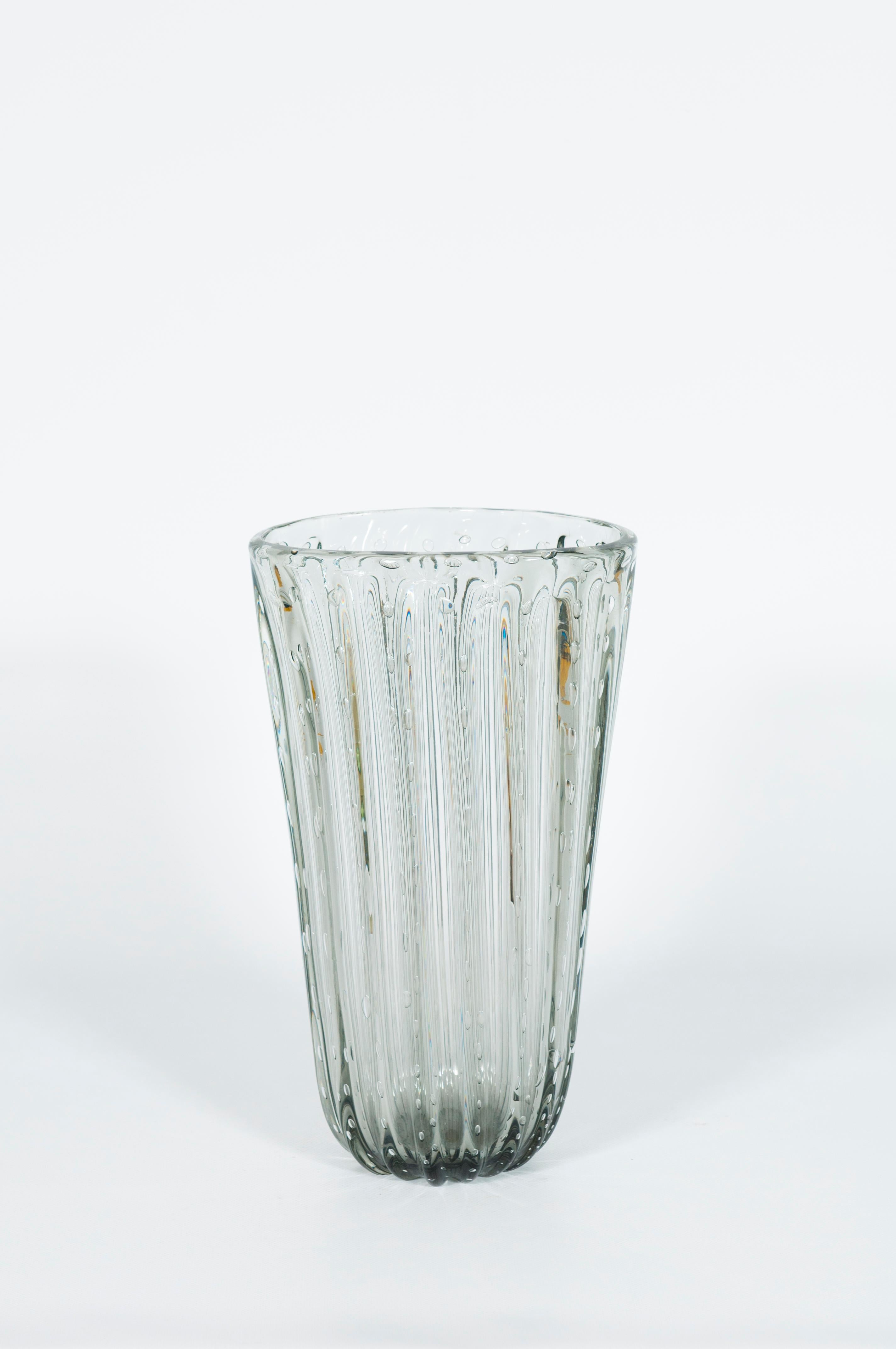 Italienische Murano Vase aus geripptem Glas und Blasen im Angebot 4