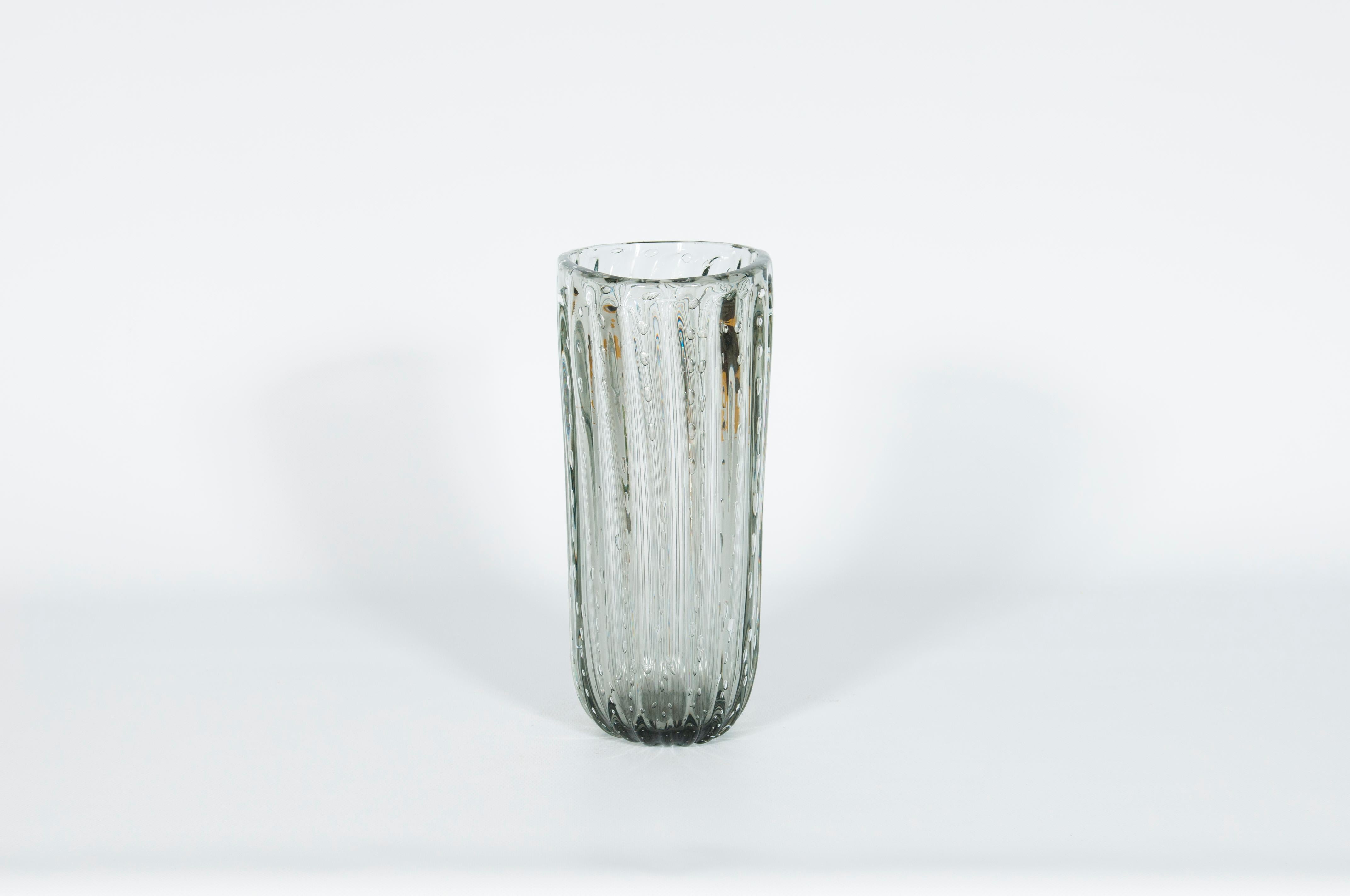 Italienische Murano Vase aus geripptem Glas und Blasen im Angebot 11