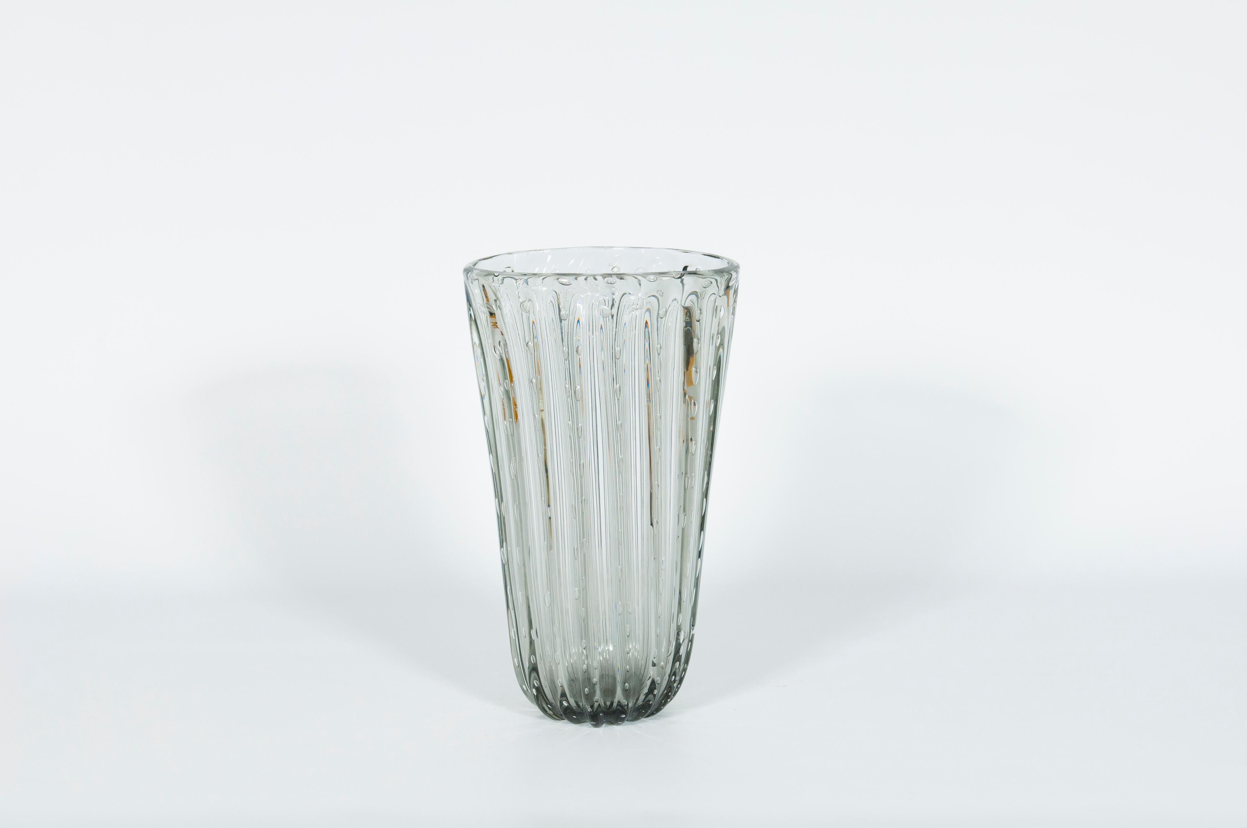 Italienische Murano Vase aus geripptem Glas und Blasen (Moderne) im Angebot