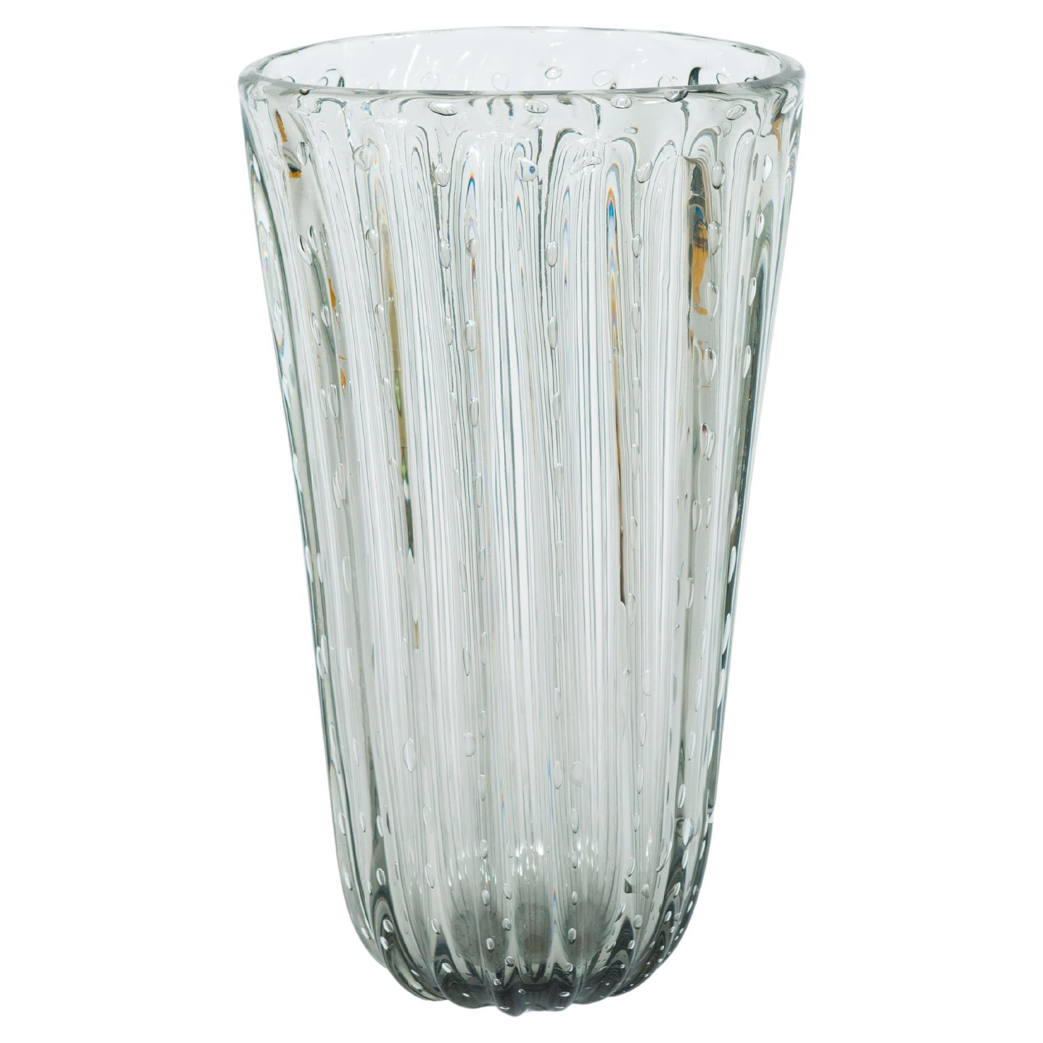 Italienische Murano Vase aus geripptem Glas und Blasen im Angebot