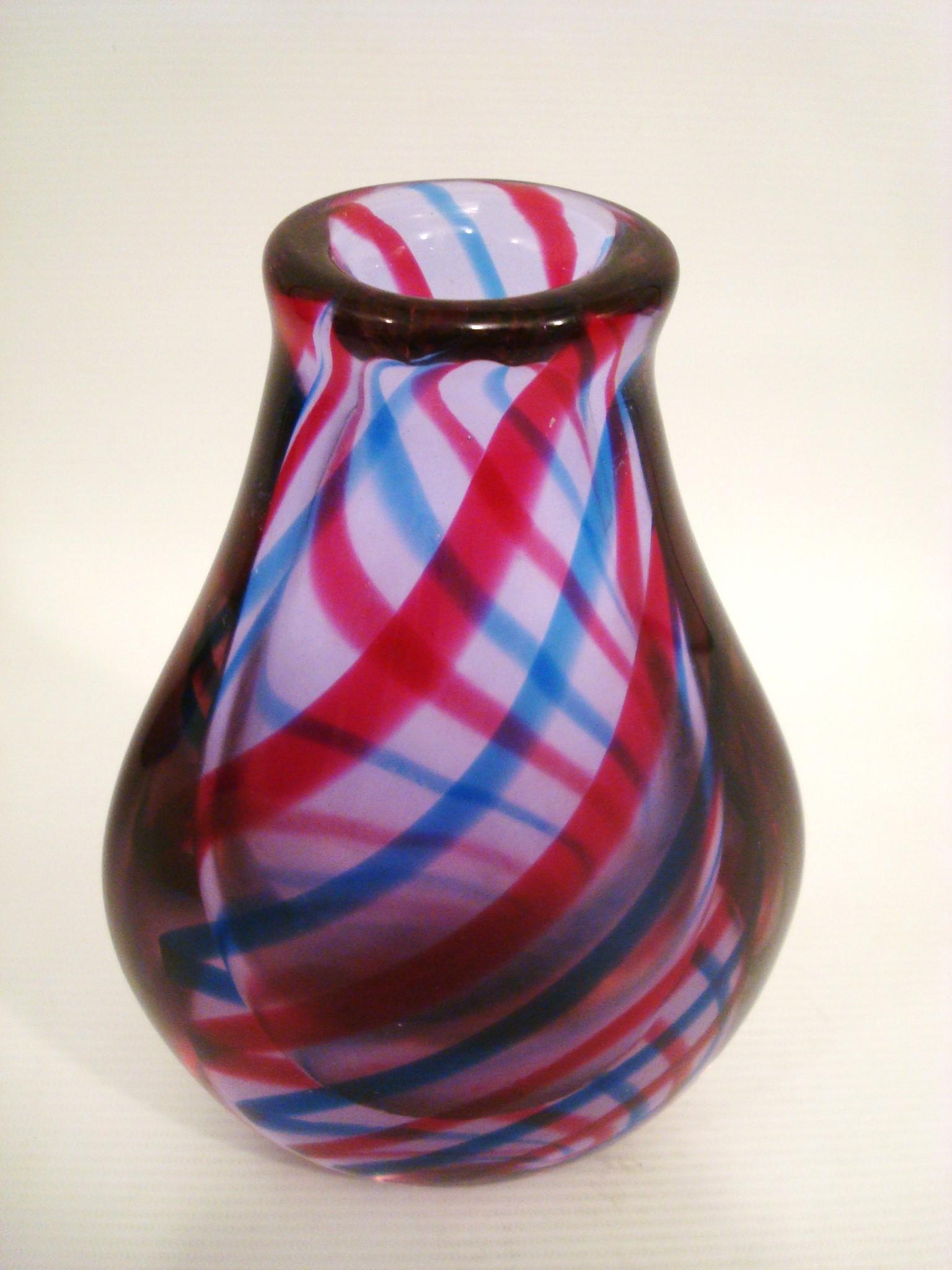 Vaso in vetro artistico italiano soffiato a nastro di Murano In condizioni buone in vendita a Buenos Aires, Olivos