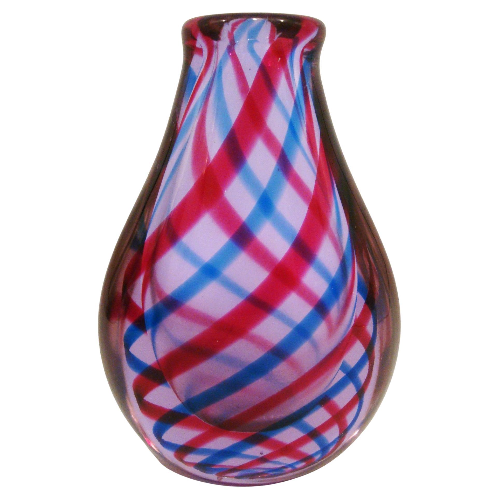 Vaso in vetro artistico italiano soffiato a nastro di Murano
