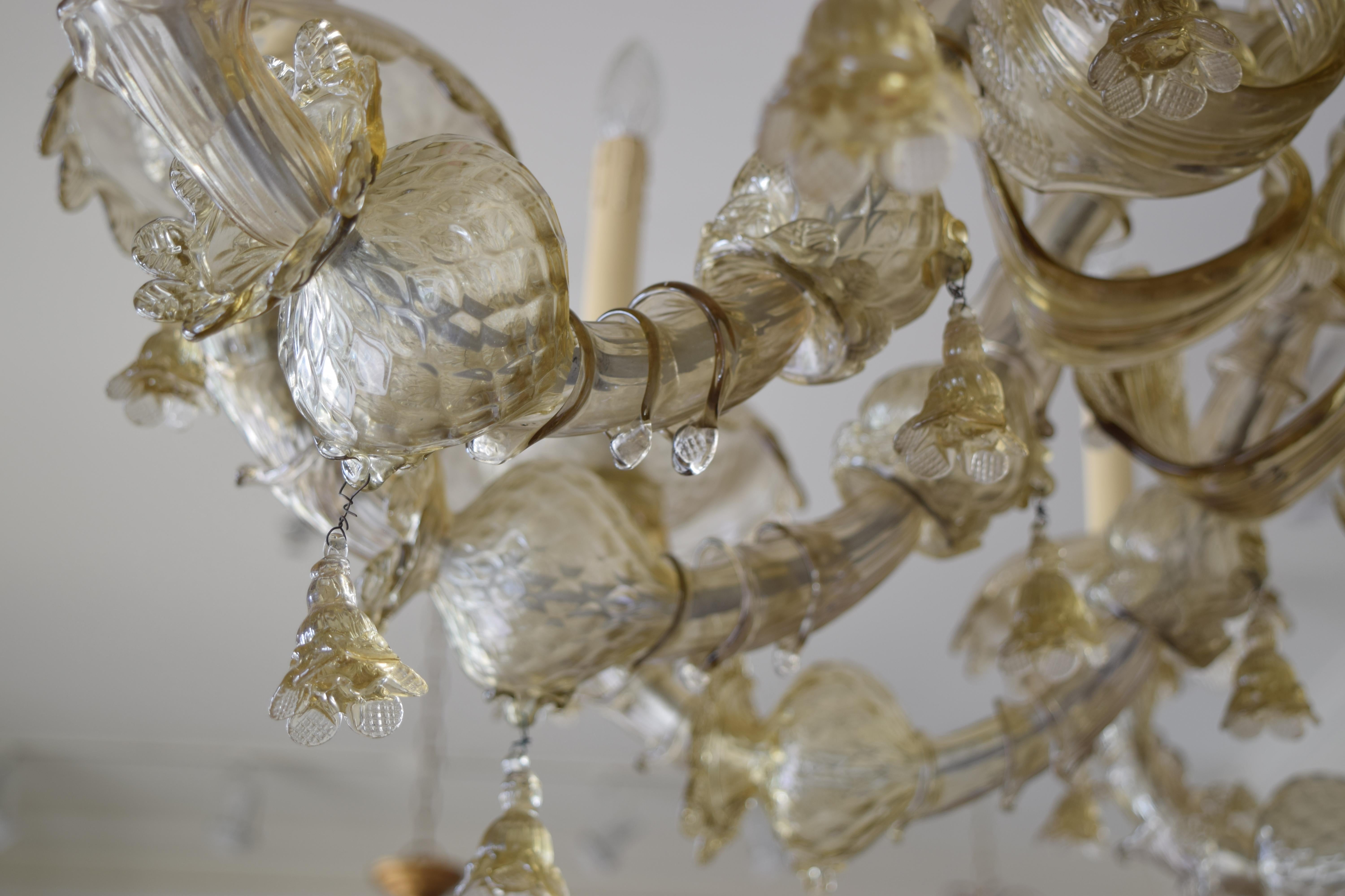 Araña italiana de 12 luces de cristal soplado de Murano, estilo rococó, ca. 1900 en venta 4