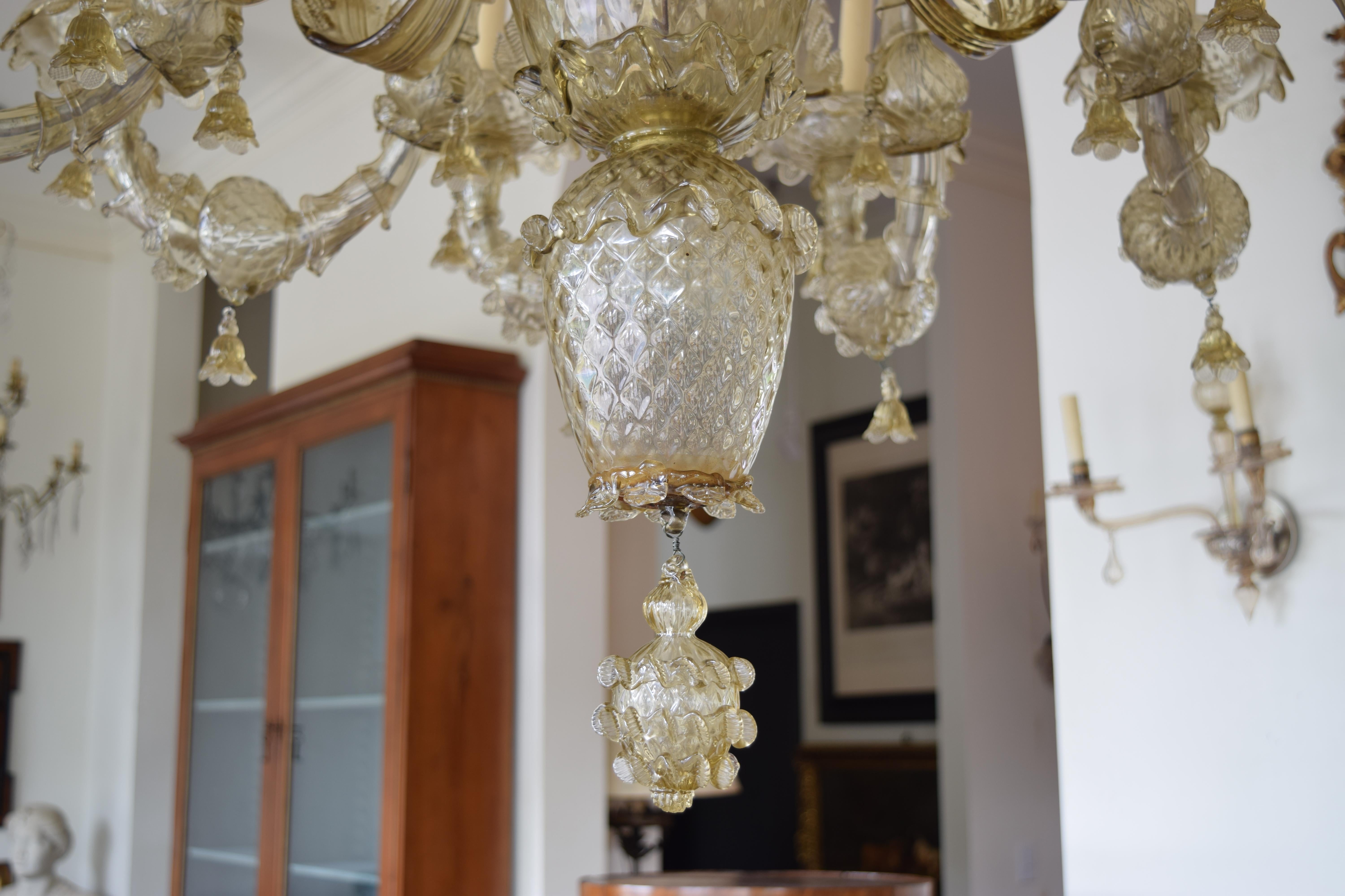 Araña italiana de 12 luces de cristal soplado de Murano, estilo rococó, ca. 1900 Vidrio soplado en venta