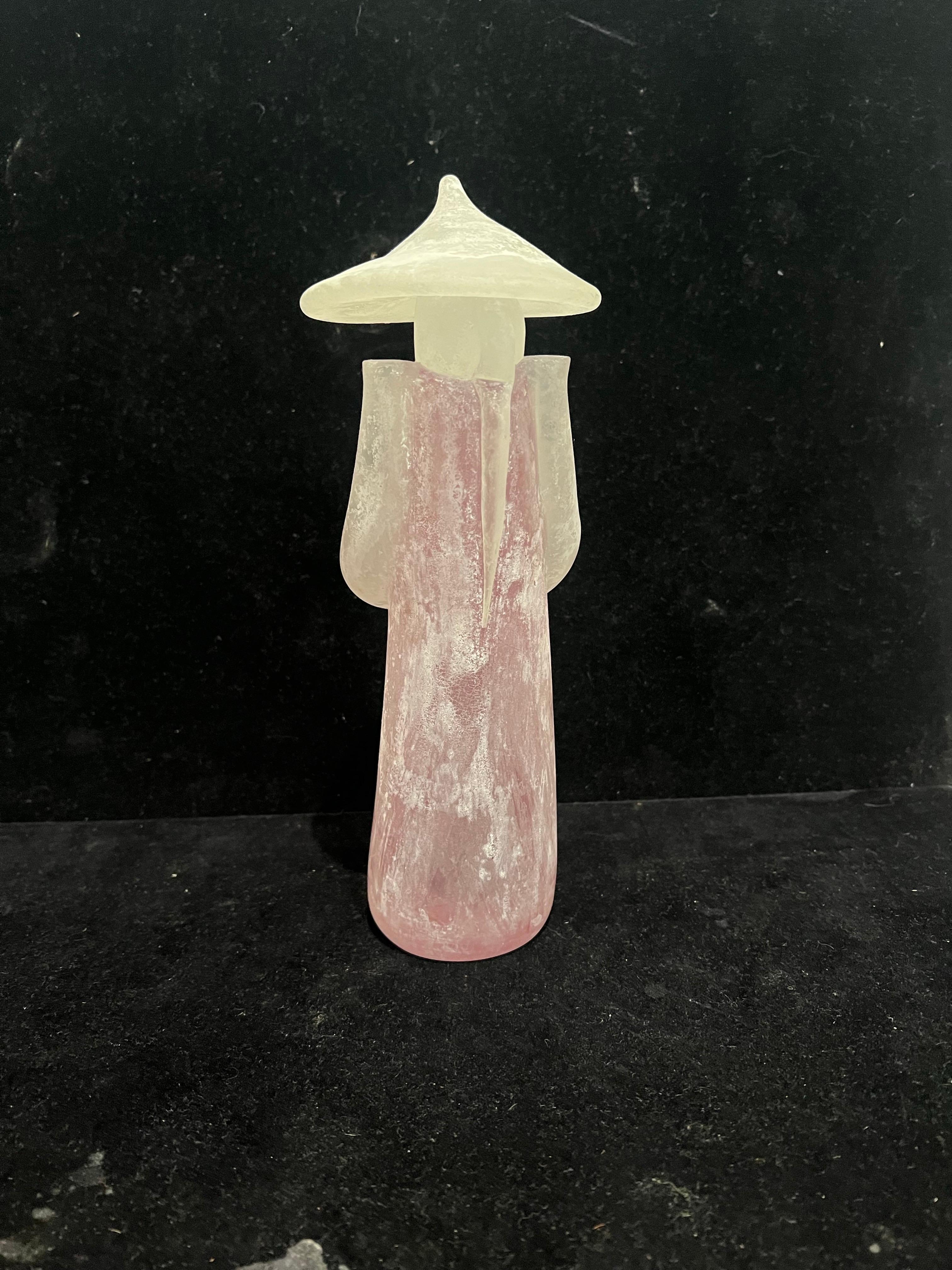 Italiano Scultura in vetro di Murano Scavo firmata in rosa e smerigliato in vendita