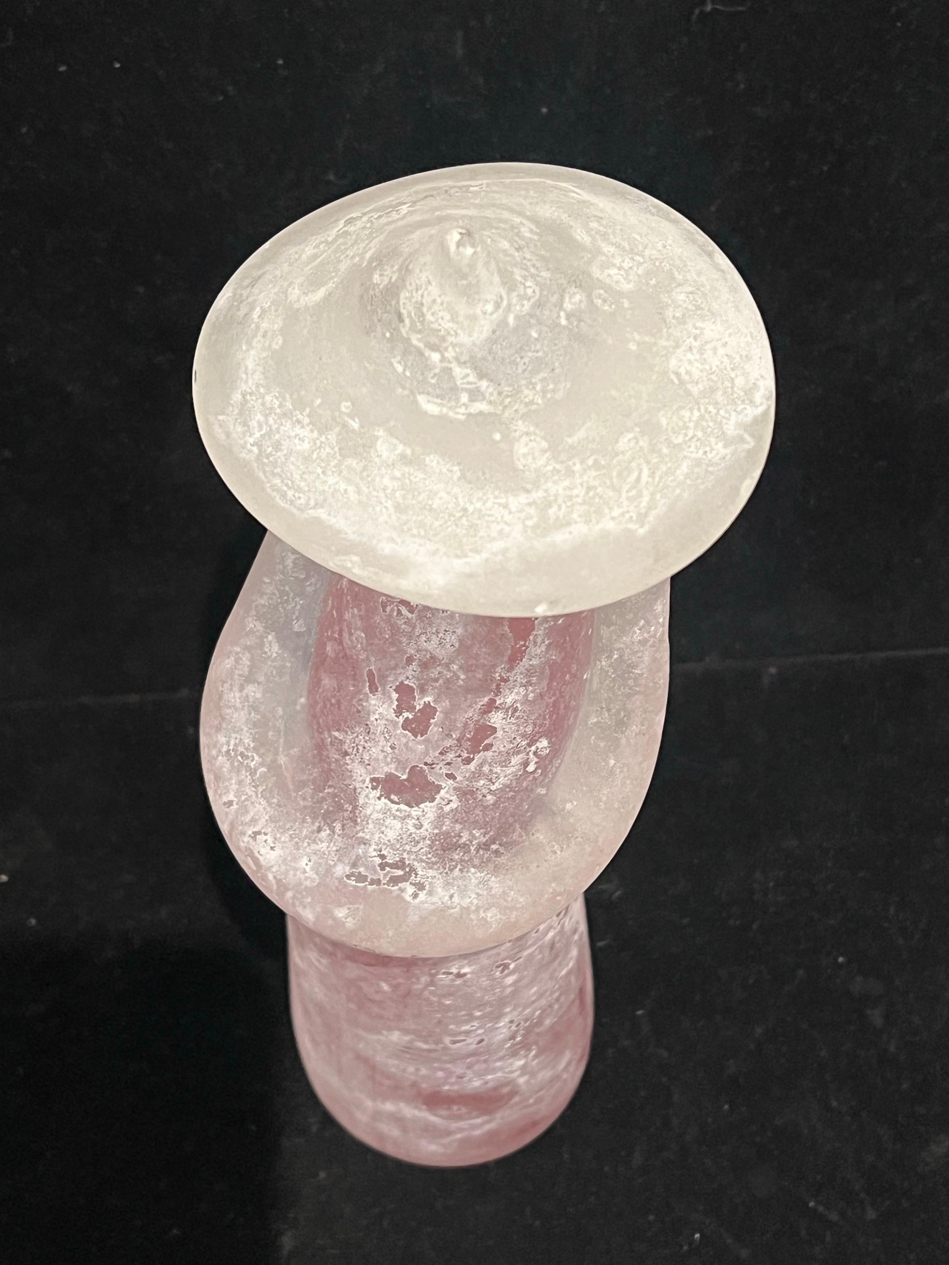 Vetro artistico Scultura in vetro di Murano Scavo firmata in rosa e smerigliato in vendita