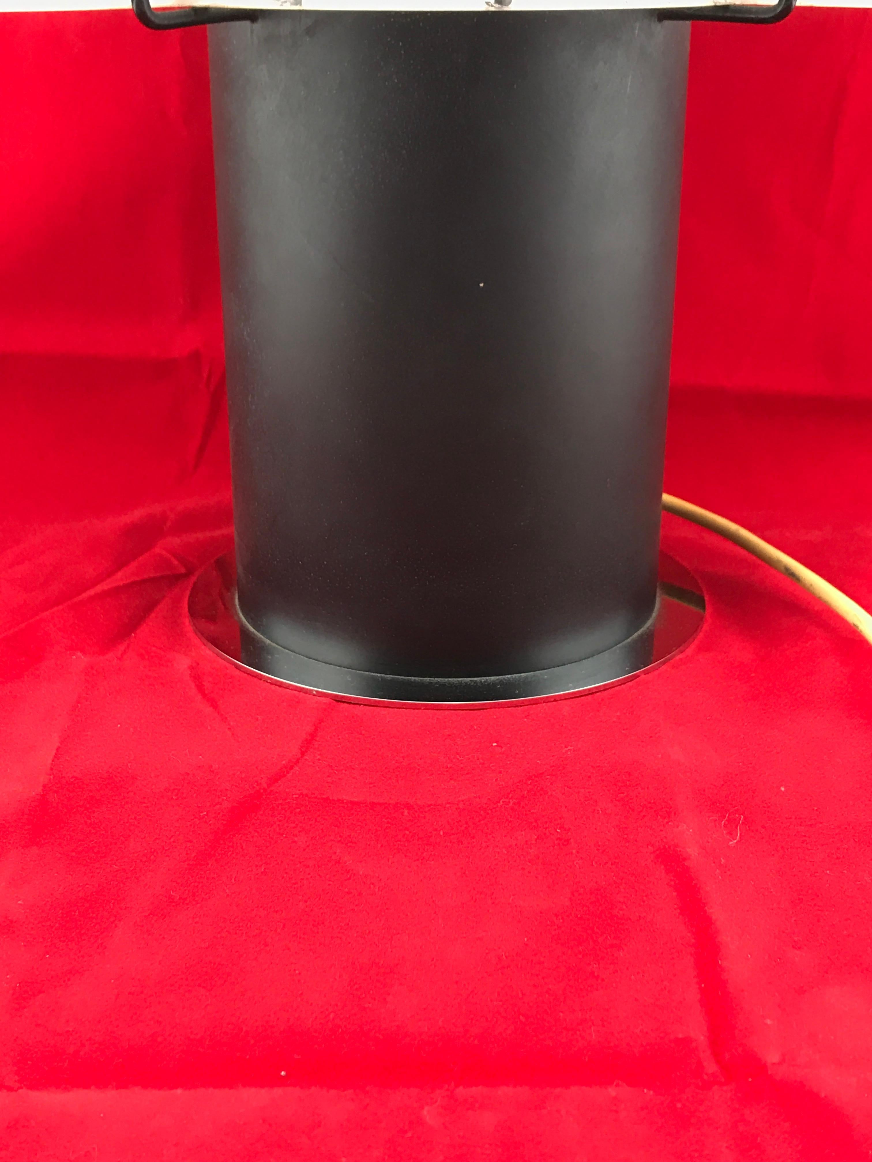 Late 20th Century Space Age Mid-Century Modern Italian White Murano Glass Shell Table Lamp 1970s