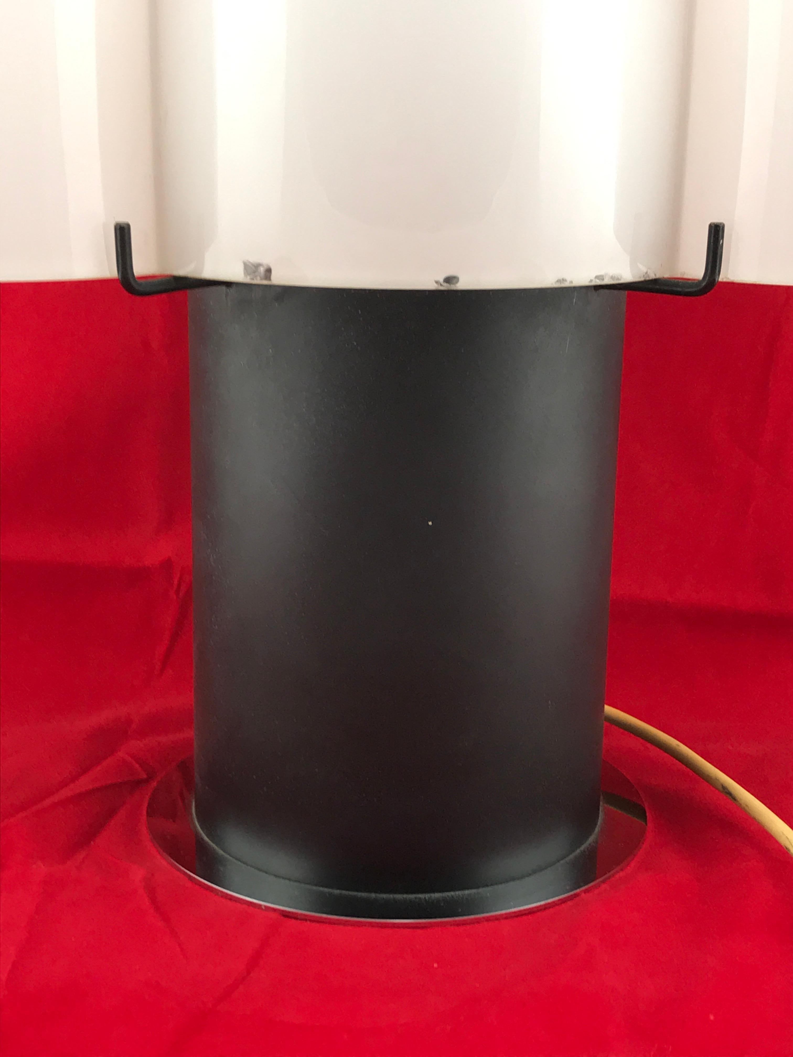 Space Age Mid-Century Modern Italian White Murano Glass Shell Table Lamp 1970s 1
