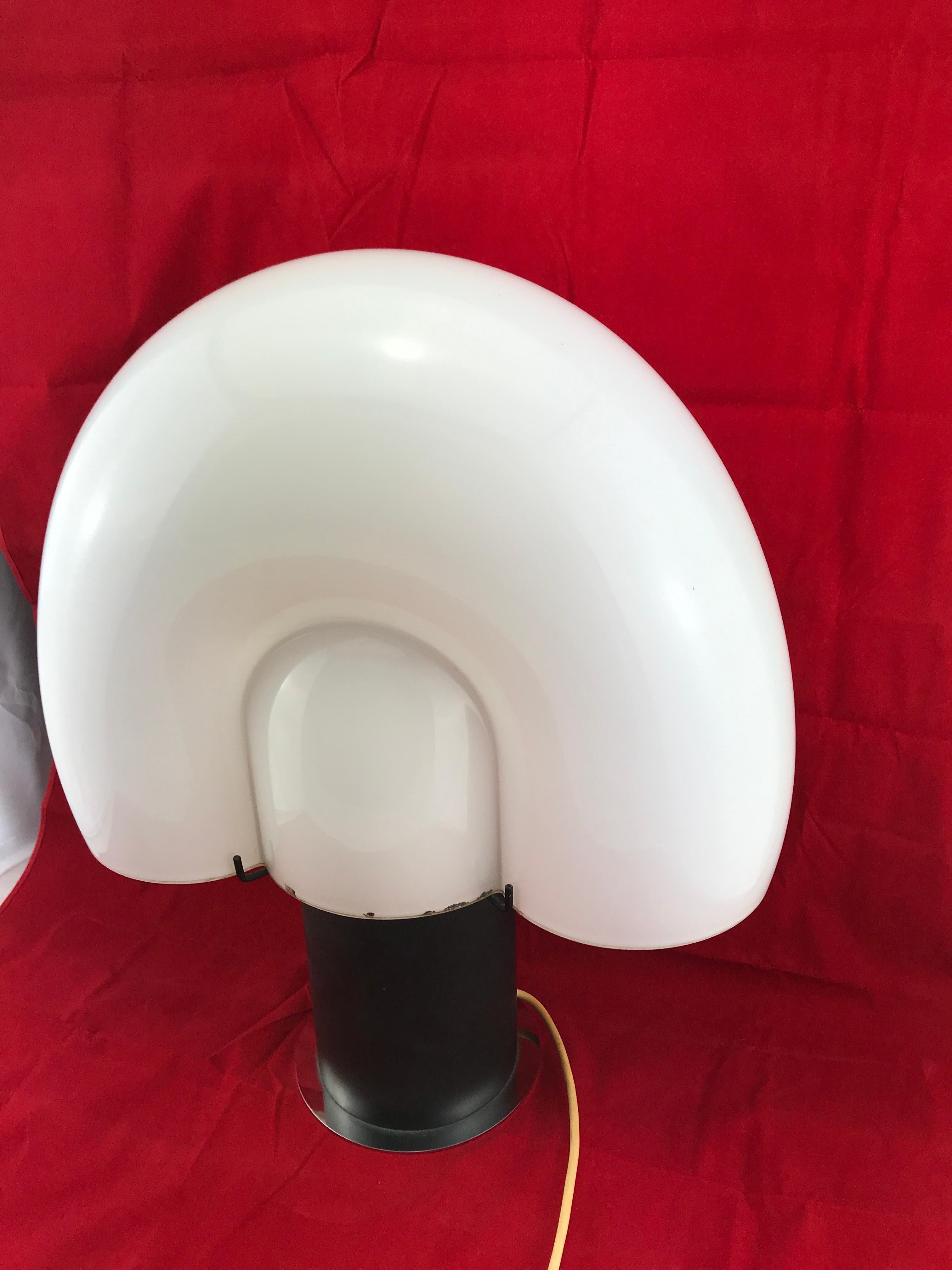 Space Age Mid-Century Modern Italian White Murano Glass Shell Table Lamp 1970s 4