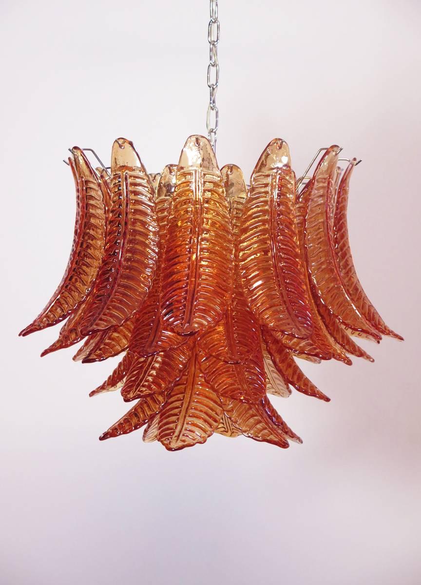 Beautiful Italian Murano chandelier composed of 36 splendid amber glasses that give a very elegant look. The glasses of this chandelier are real works of art.
Period: late 20th century
Dimensions: 47.25 inches (120 cm) height with chain; 21.65