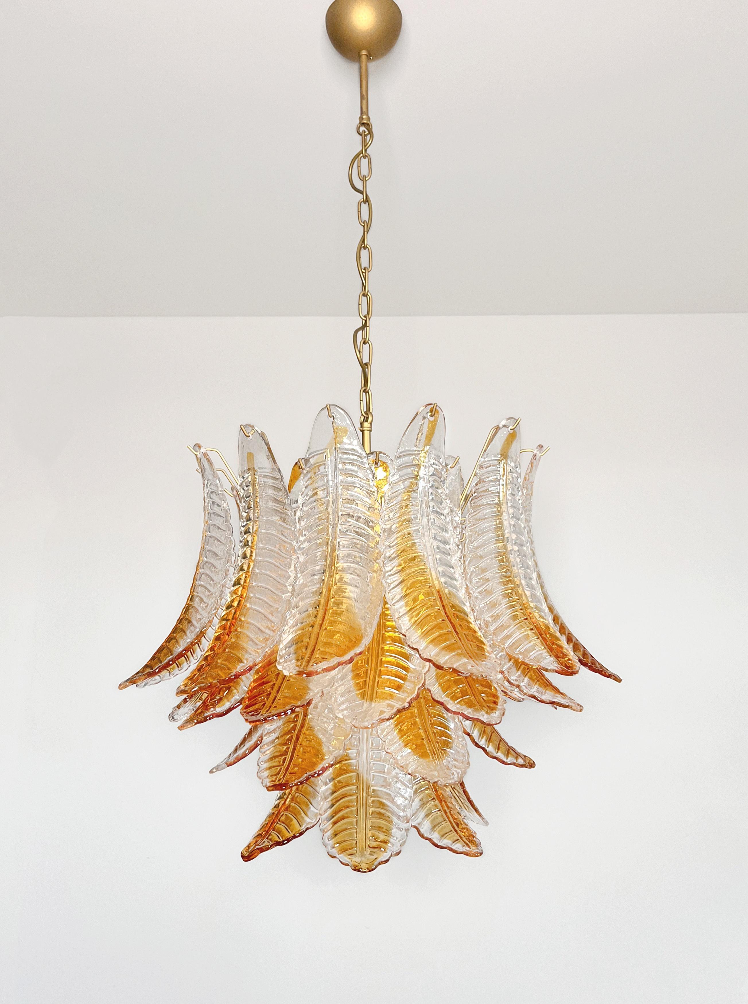 Murano italiano de seis pisos  Lámpara de cristal Felci - 36 vidrios tintados de ámbar en venta 2