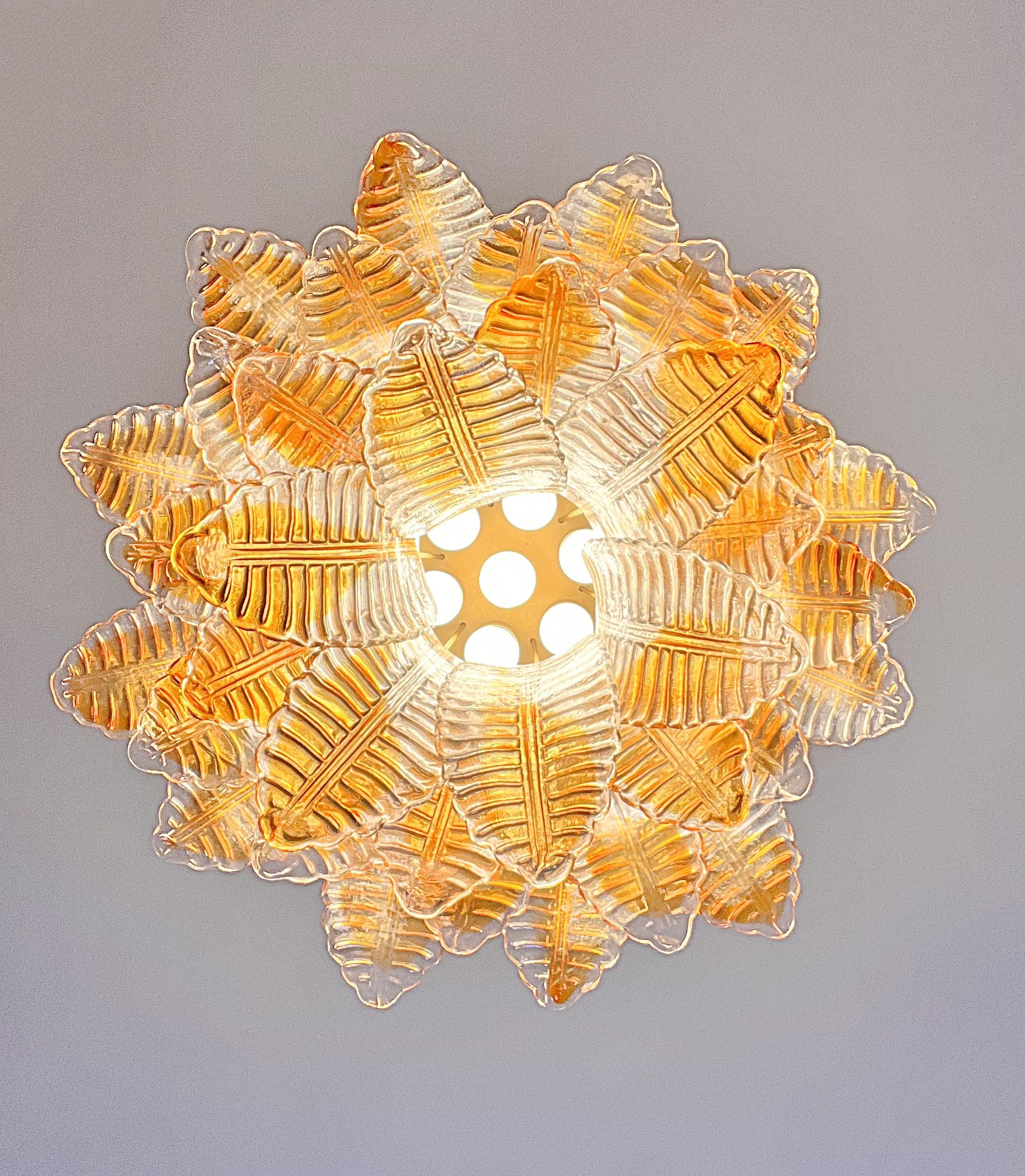 Murano italiano de seis pisos  Lámpara de cristal Felci - 36 vidrios tintados de ámbar en venta 12