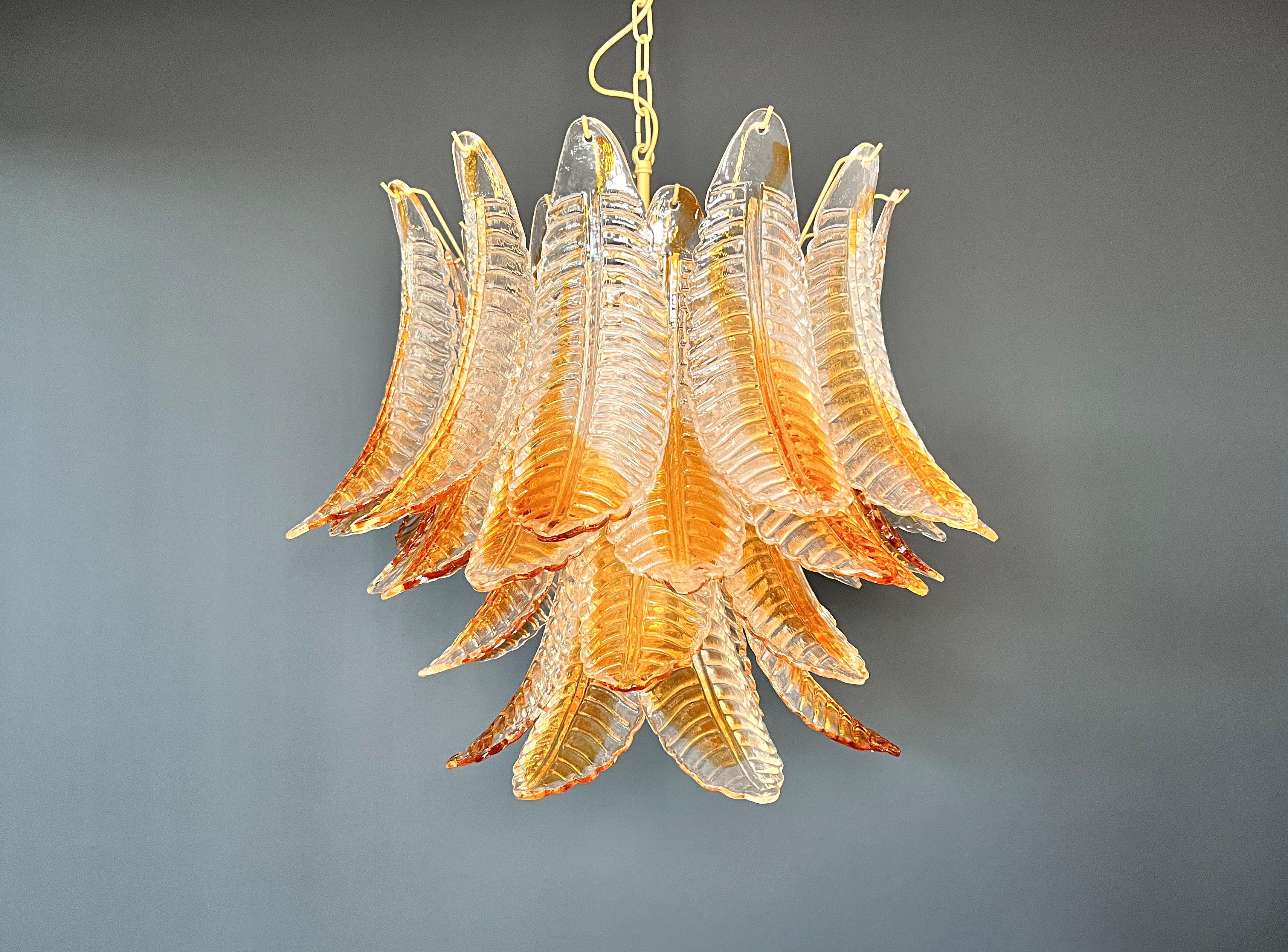 Murano italiano de seis pisos  Lámpara de cristal Felci - 36 vidrios tintados de ámbar Italiano en venta