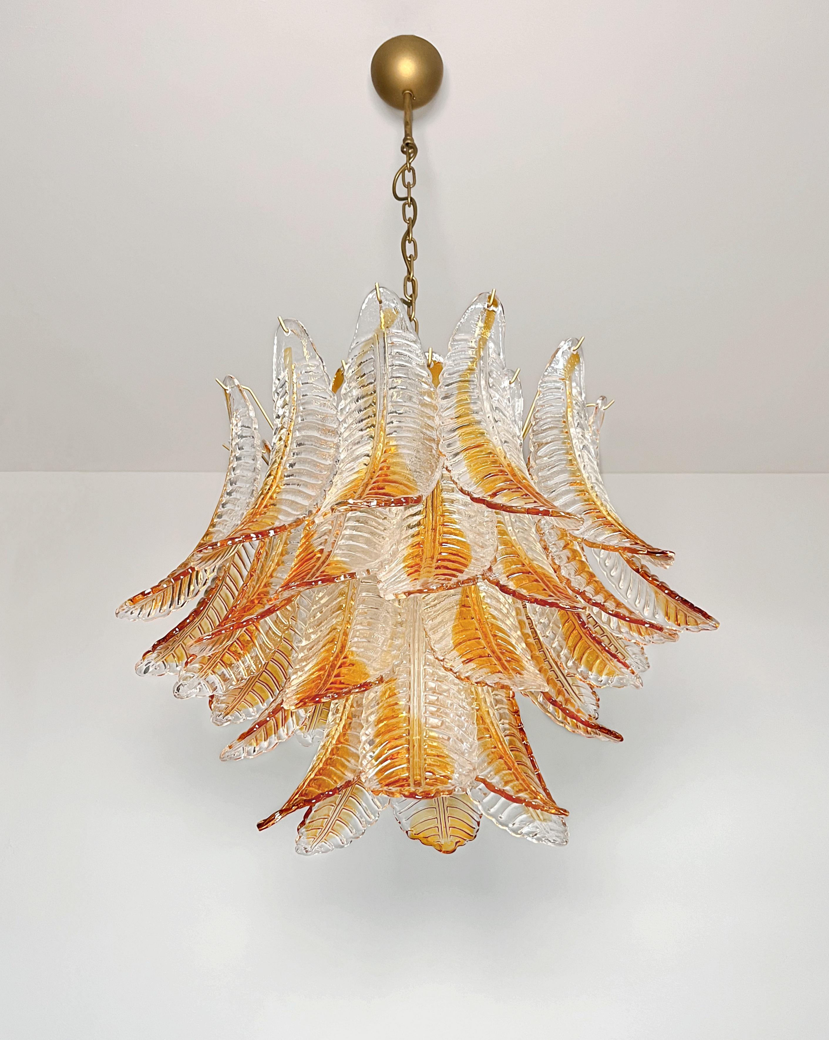 Murano italiano de seis pisos  Lámpara de cristal Felci - 36 vidrios tintados de ámbar Vidrio artístico en venta