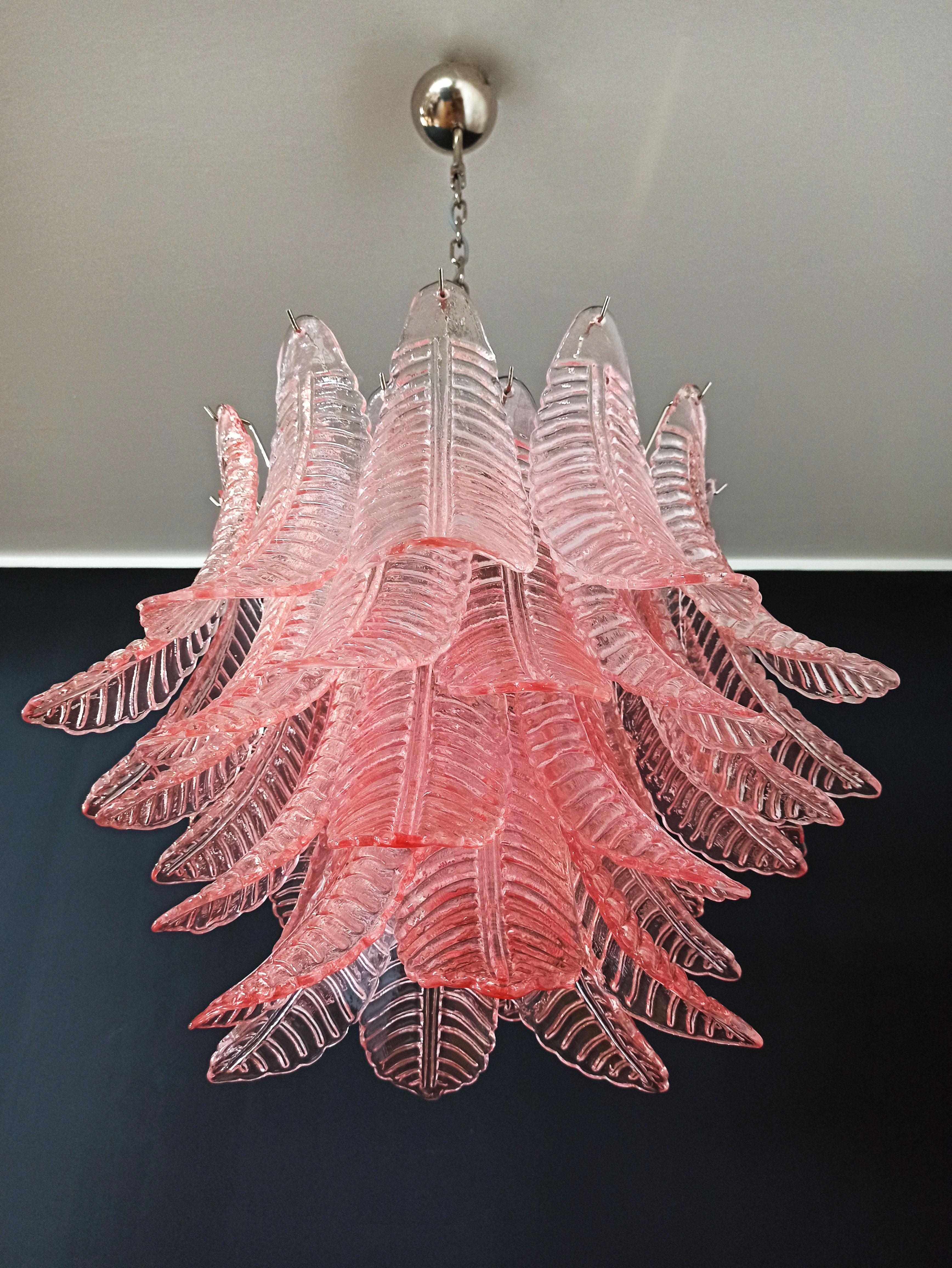 Beautiful Italian Murano chandelier composed of 36 splendid pink glasses that give a very elegant look. The glasses of this chandelier are real works of art.
Period: 1980s
Dimensions: 47.25 inches (120 cm) height with chain; 21.65 inches (55 cm)